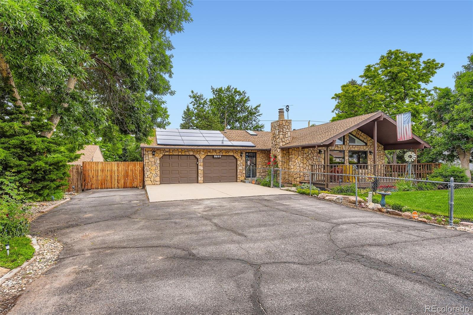 8644 S Brentwood Street, littleton MLS: 9996299 Beds: 4 Baths: 3 Price: $675,000