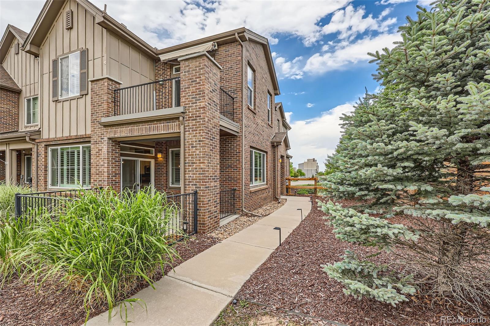 606 E Dry Creek Place, littleton MLS: 5819560 Beds: 3 Baths: 3 Price: $600,000
