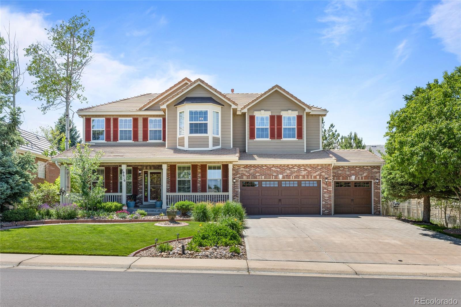 19616 E Pinewood Drive, aurora MLS: 4623472 Beds: 5 Baths: 4 Price: $880,000