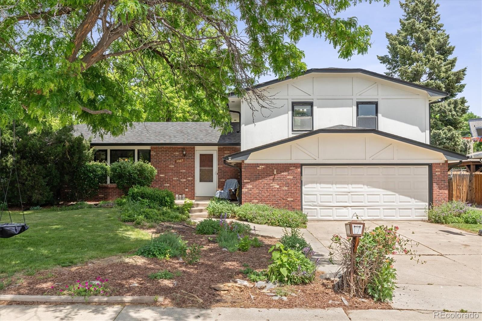 5987 W Ken Caryl Place, littleton MLS: 6712825 Beds: 4 Baths: 3 Price: $625,000