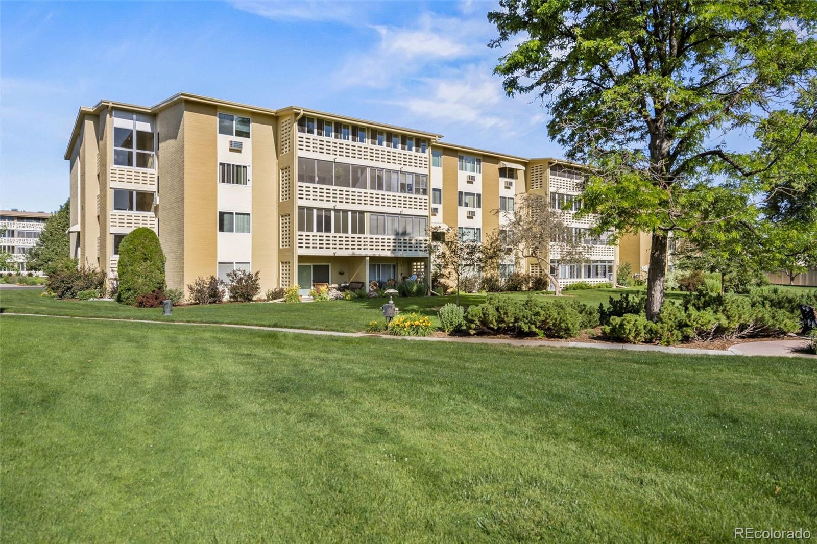 610 S Alton Way 7C, Denver  MLS: 4309269 Beds: 2 Baths: 2 Price: $200,000