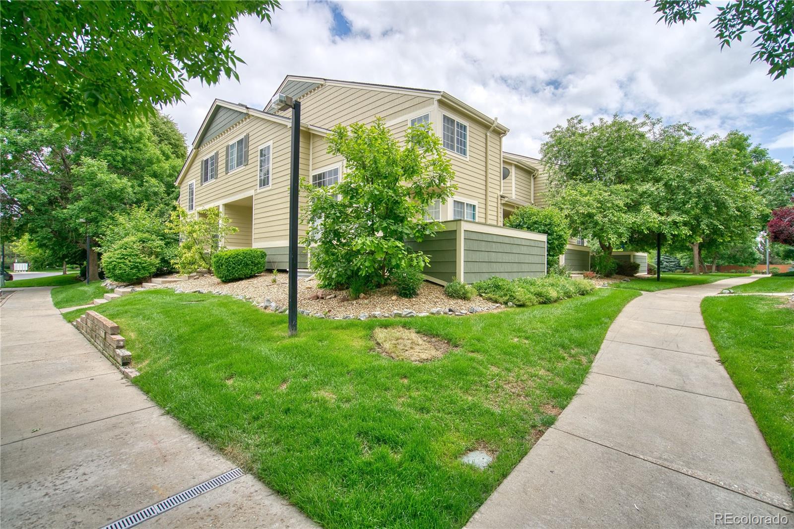 930  Button Rock Drive, longmont MLS: 2124285 Beds: 2 Baths: 3 Price: $412,000