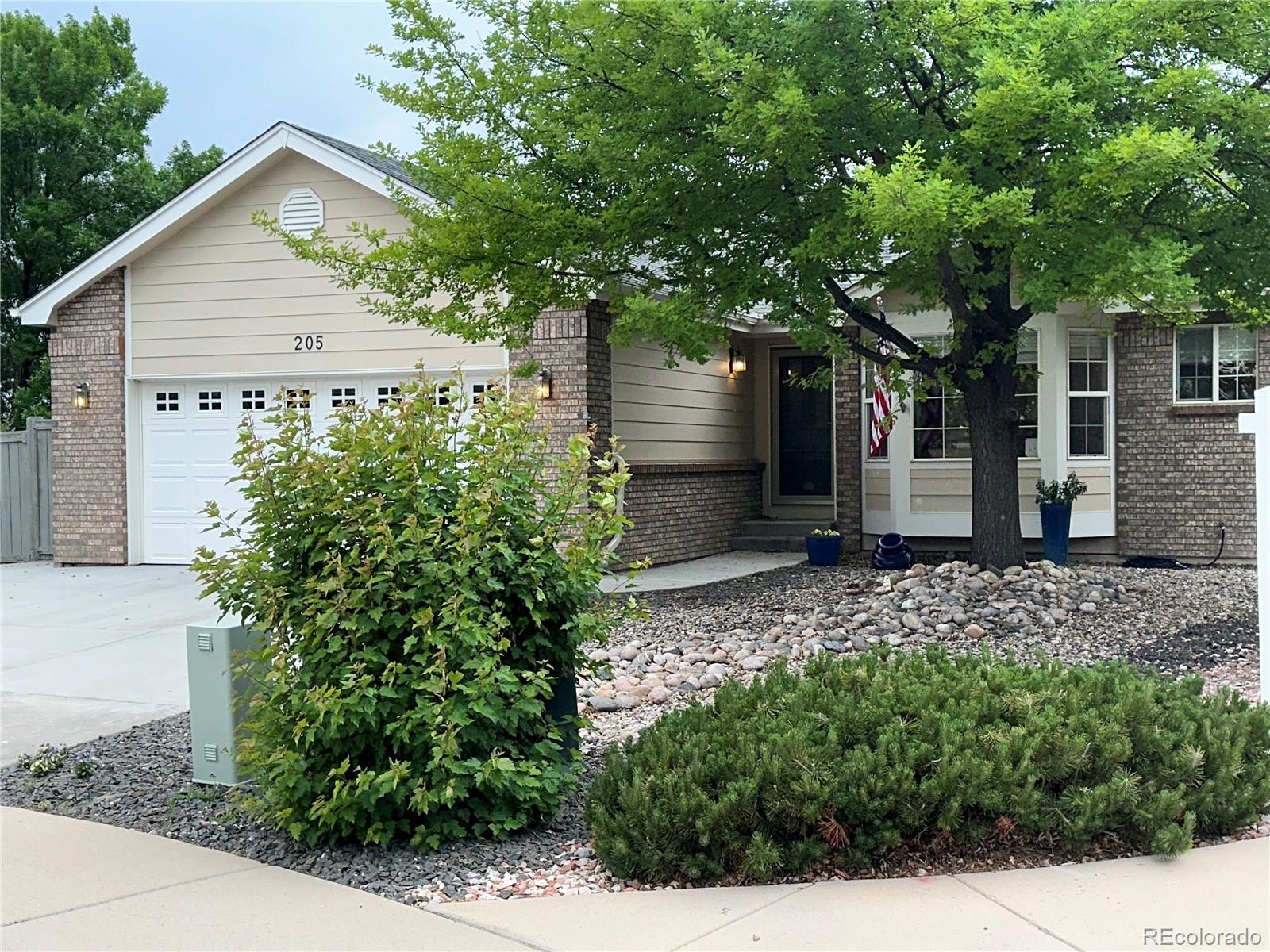205  Timber Ridge Court, severance MLS: 8178250 Beds: 5 Baths: 3 Price: $515,000