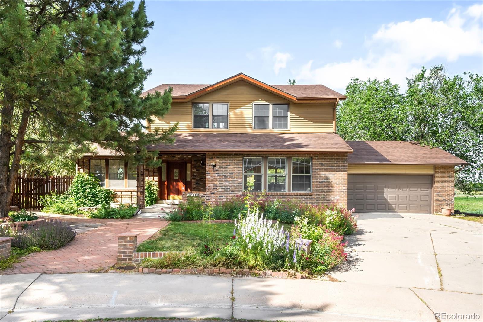 7603 W Coal Mine Place, littleton MLS: 5457933 Beds: 3 Baths: 3 Price: $650,000