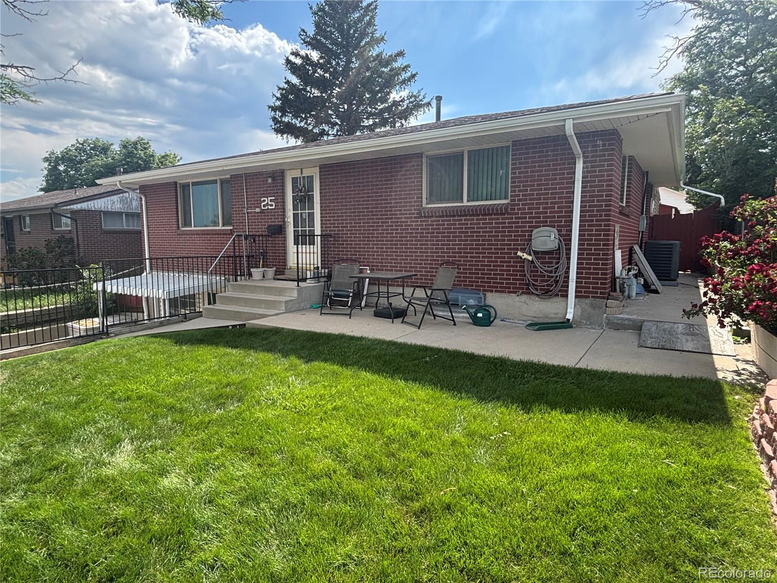 25 S Winona Court, denver MLS: 3071651 Beds: 5 Baths: 2 Price: $489,900