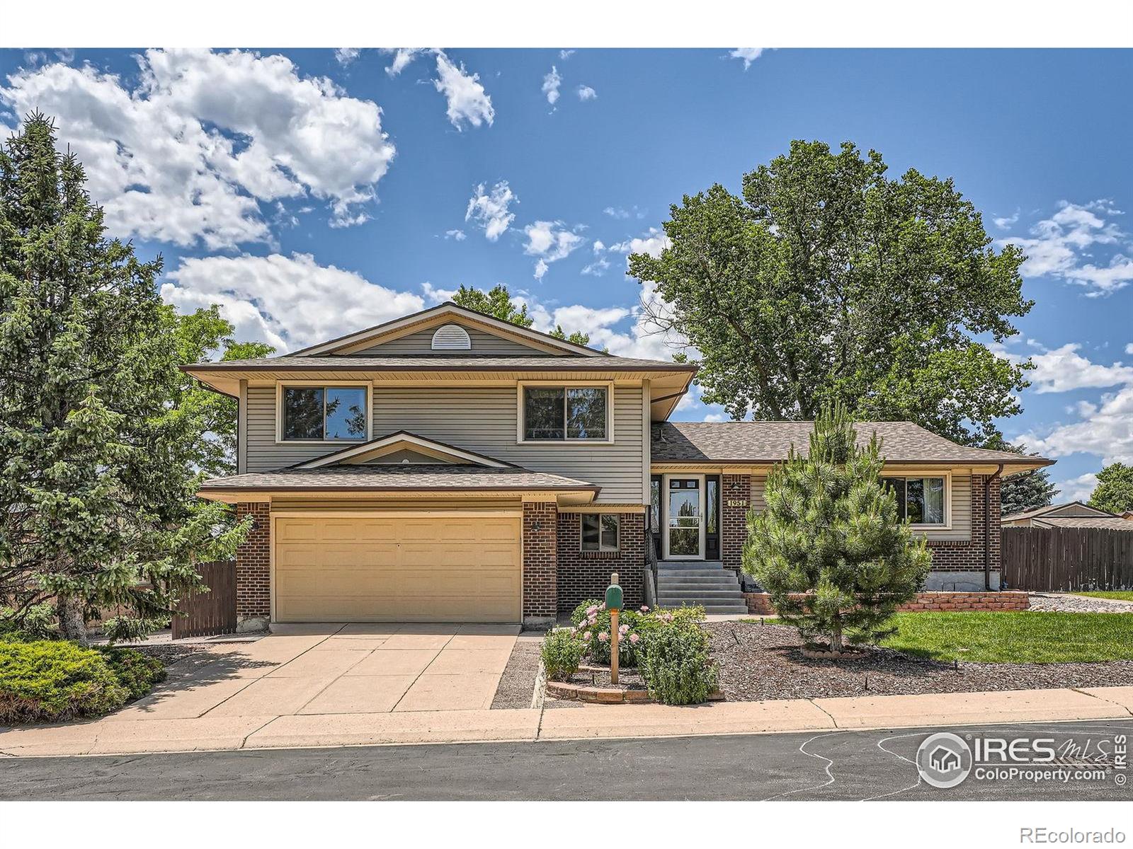 1951 S Deframe Way, lakewood MLS: 4567891036595 Beds: 4 Baths: 3 Price: $675,000