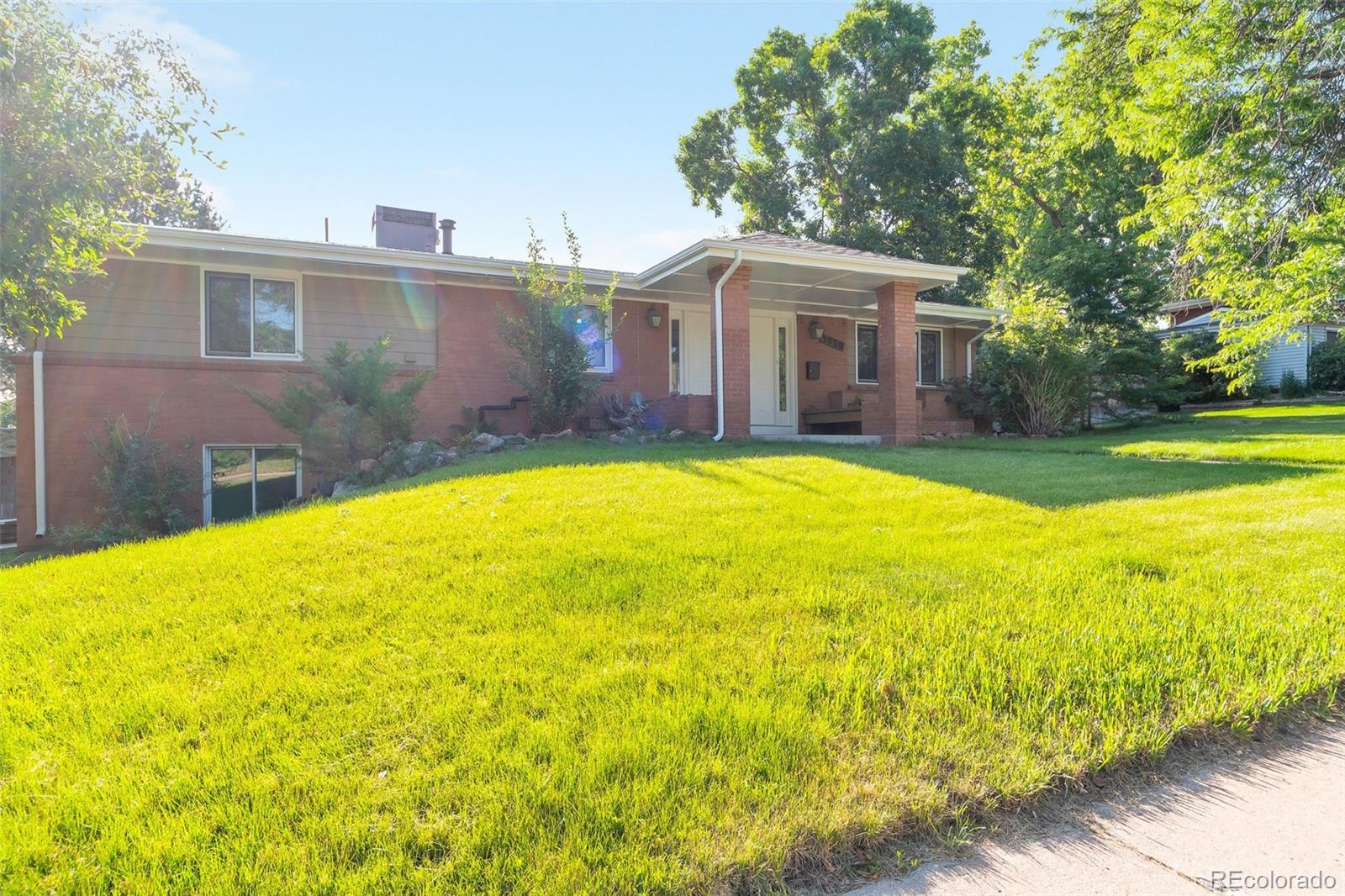 7930 S Kendall Court, littleton MLS: 9285328 Beds: 5 Baths: 3 Price: $750,000