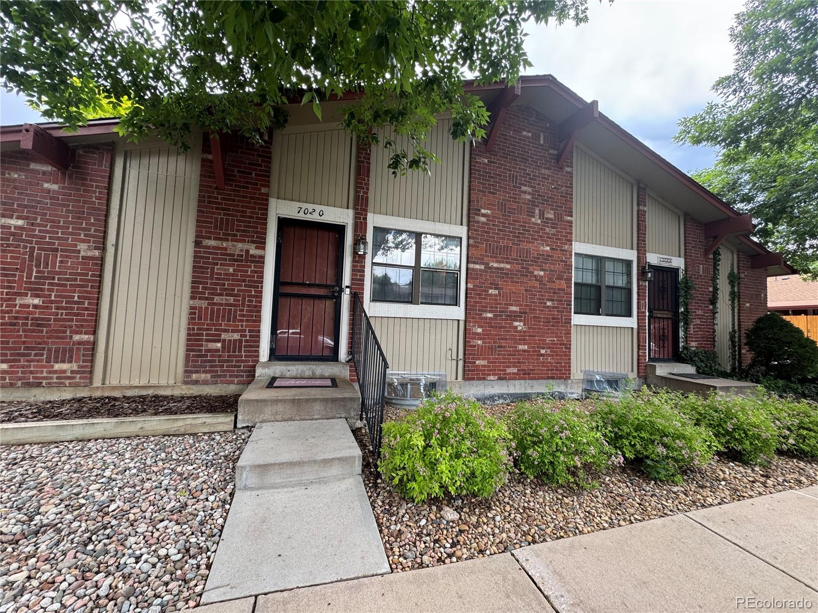 7020 W Portland Avenue , Littleton  MLS: 3980948 Beds: 3 Baths: 3 Price: $449,900