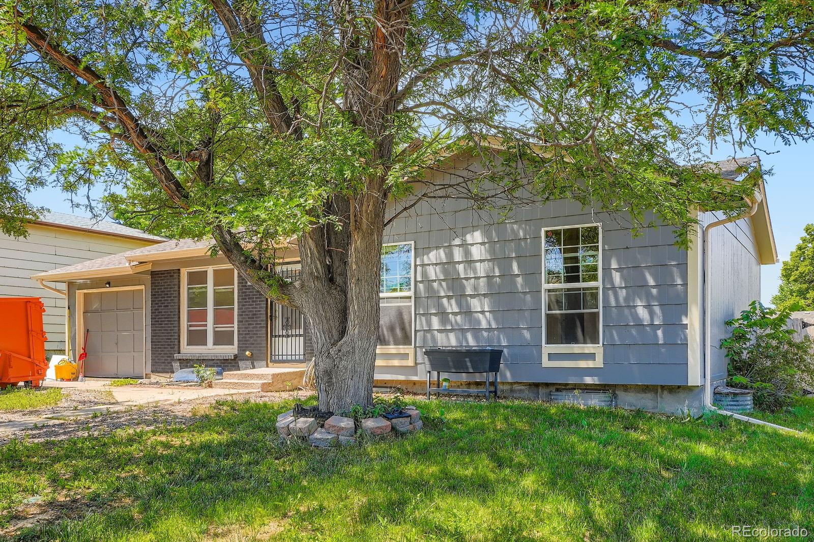 2615 S Laredo Court, aurora MLS: 9085763 Beds: 5 Baths: 2 Price: $465,000