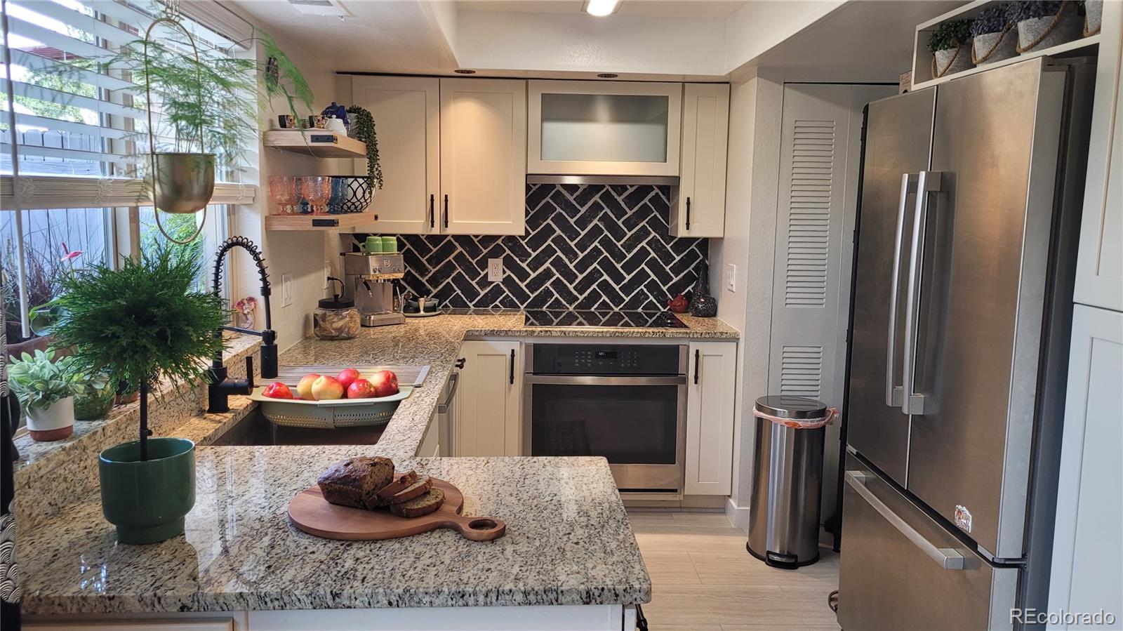 442 S Carr Street, lakewood MLS: 3896939 Beds: 3 Baths: 3 Price: $420,000