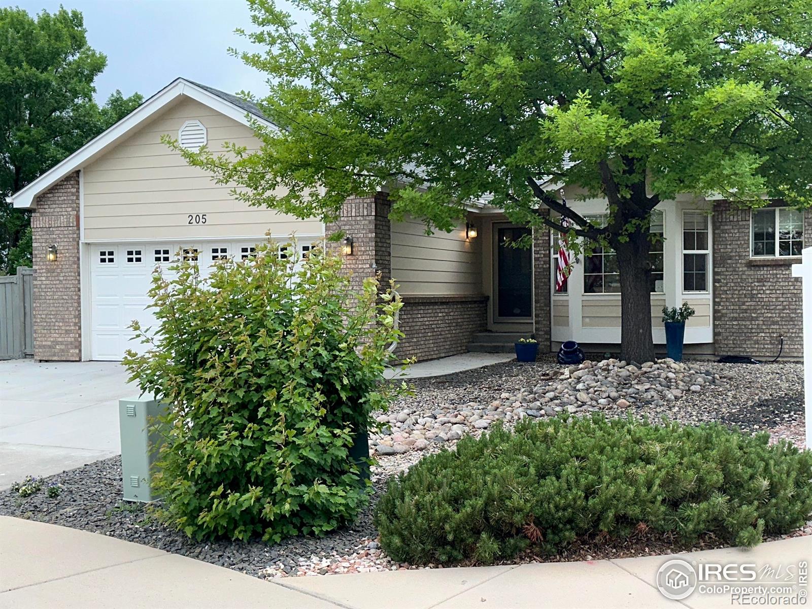 205  Timber Ridge Court, severance MLS: 4567891036843 Beds: 5 Baths: 3 Price: $515,000