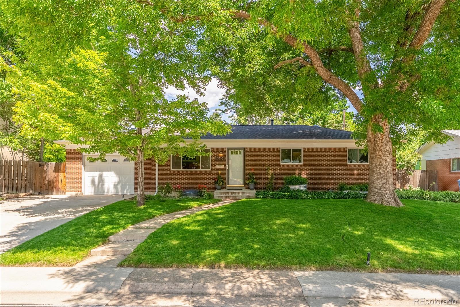 1410 S Ammons Street, lakewood MLS: 2751164 Beds: 4 Baths: 2 Price: $605,000