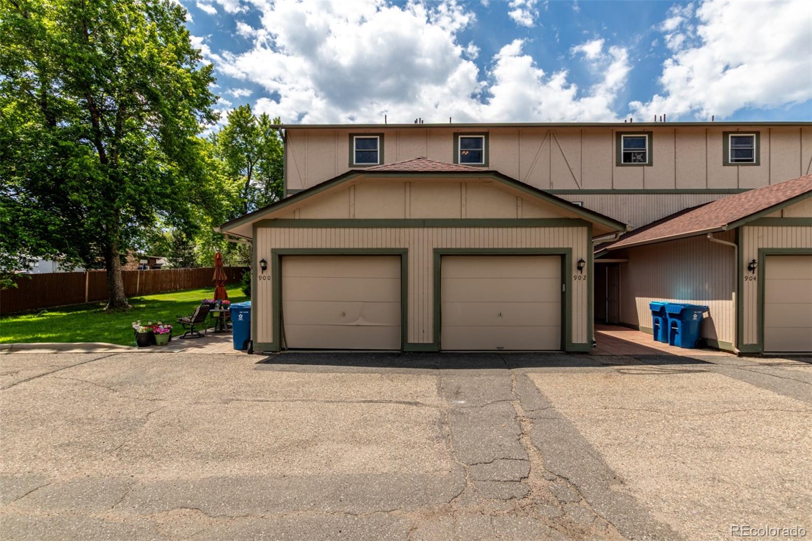 902 S Yukon Street , Lakewood  MLS: 2690825 Beds: 2 Baths: 2 Price: $420,000
