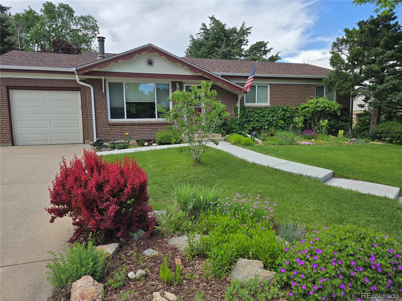 5047 S Mabre Court, littleton MLS: 4589606 Beds: 5 Baths: 3 Price: $590,000
