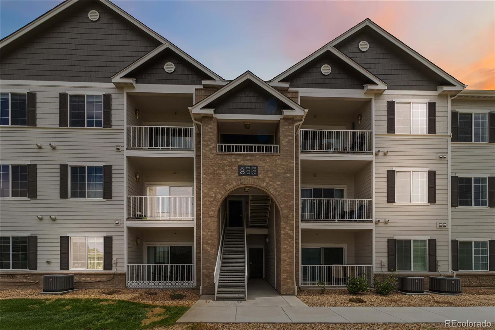 15700 E Jamison Drive 305, Englewood  MLS: 2601468 Beds: 3 Baths: 2 Price: $395,000