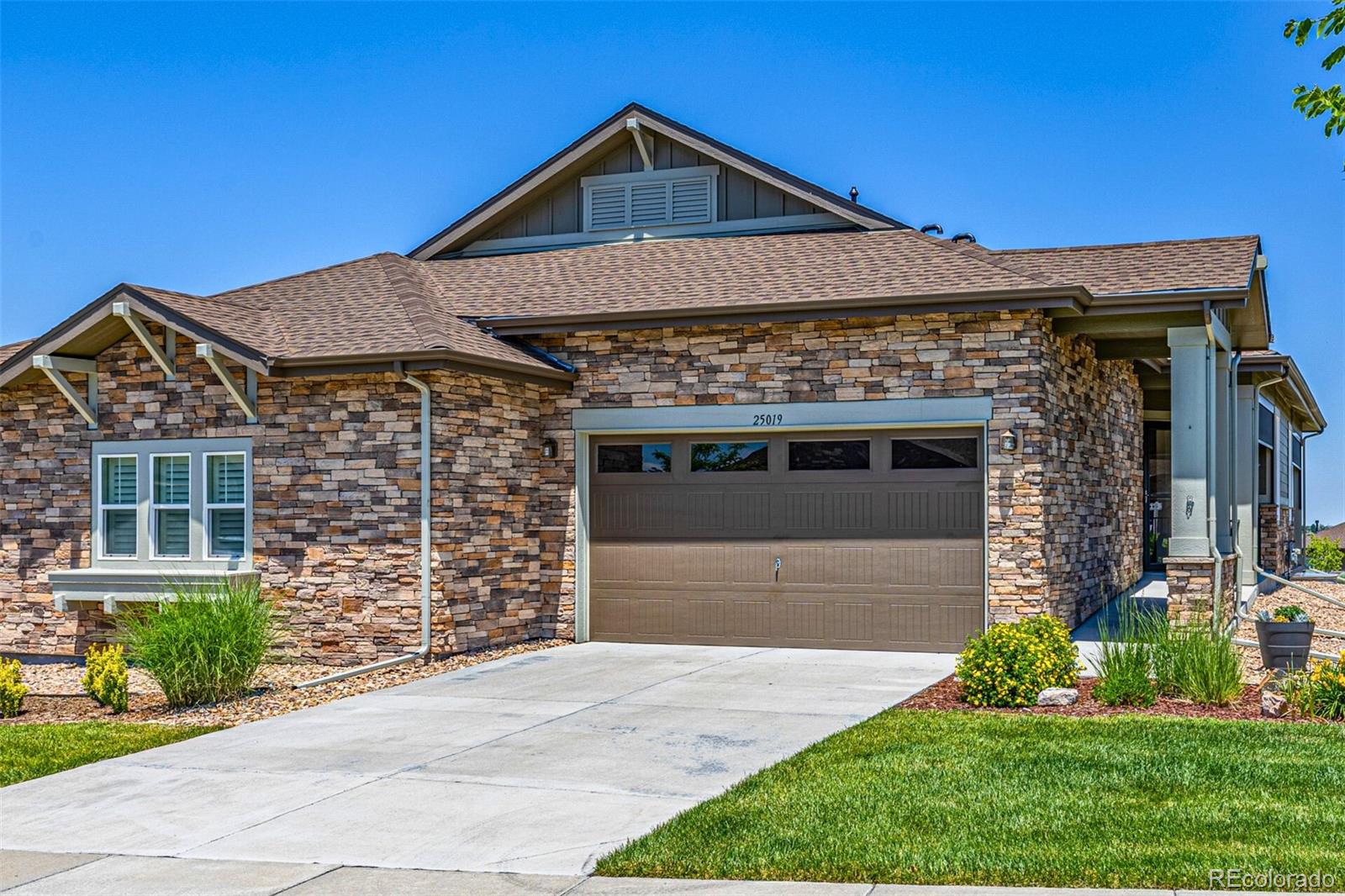 25019 E Alder Drive, aurora MLS: 3735103 Beds: 3 Baths: 3 Price: $675,000