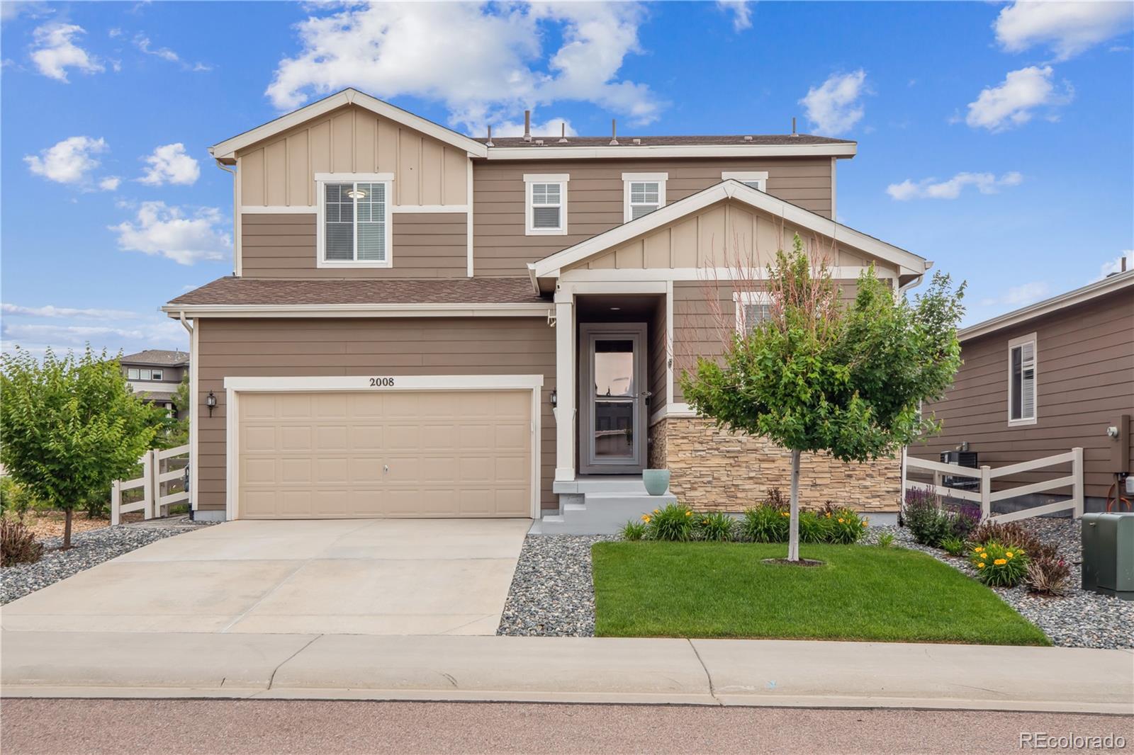 2008  Makley Loop, castle rock MLS: 2490371 Beds: 4 Baths: 3 Price: $595,000