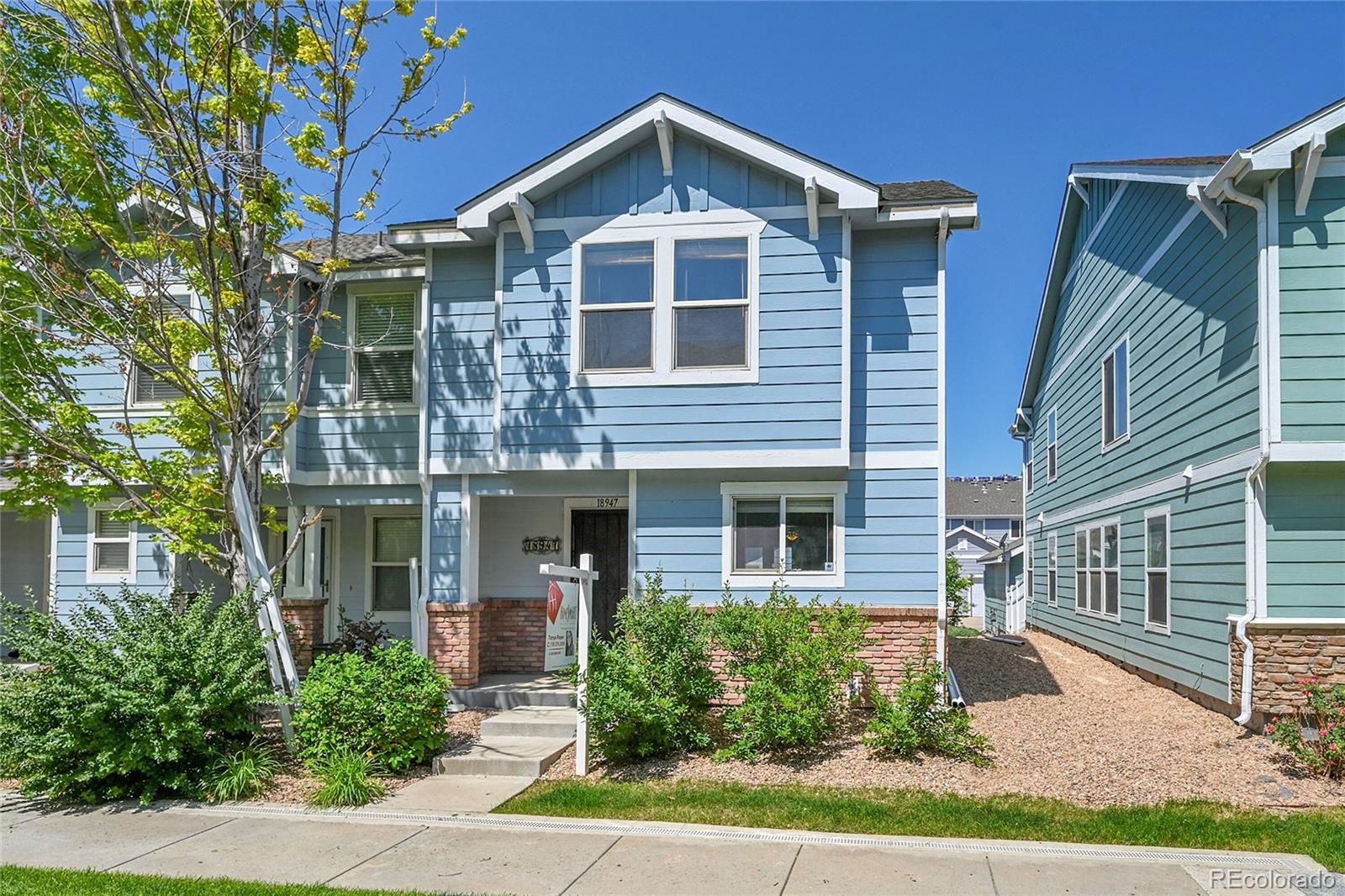 18947 E 57th Place, denver MLS: 2749272 Beds: 3 Baths: 3 Price: $425,000