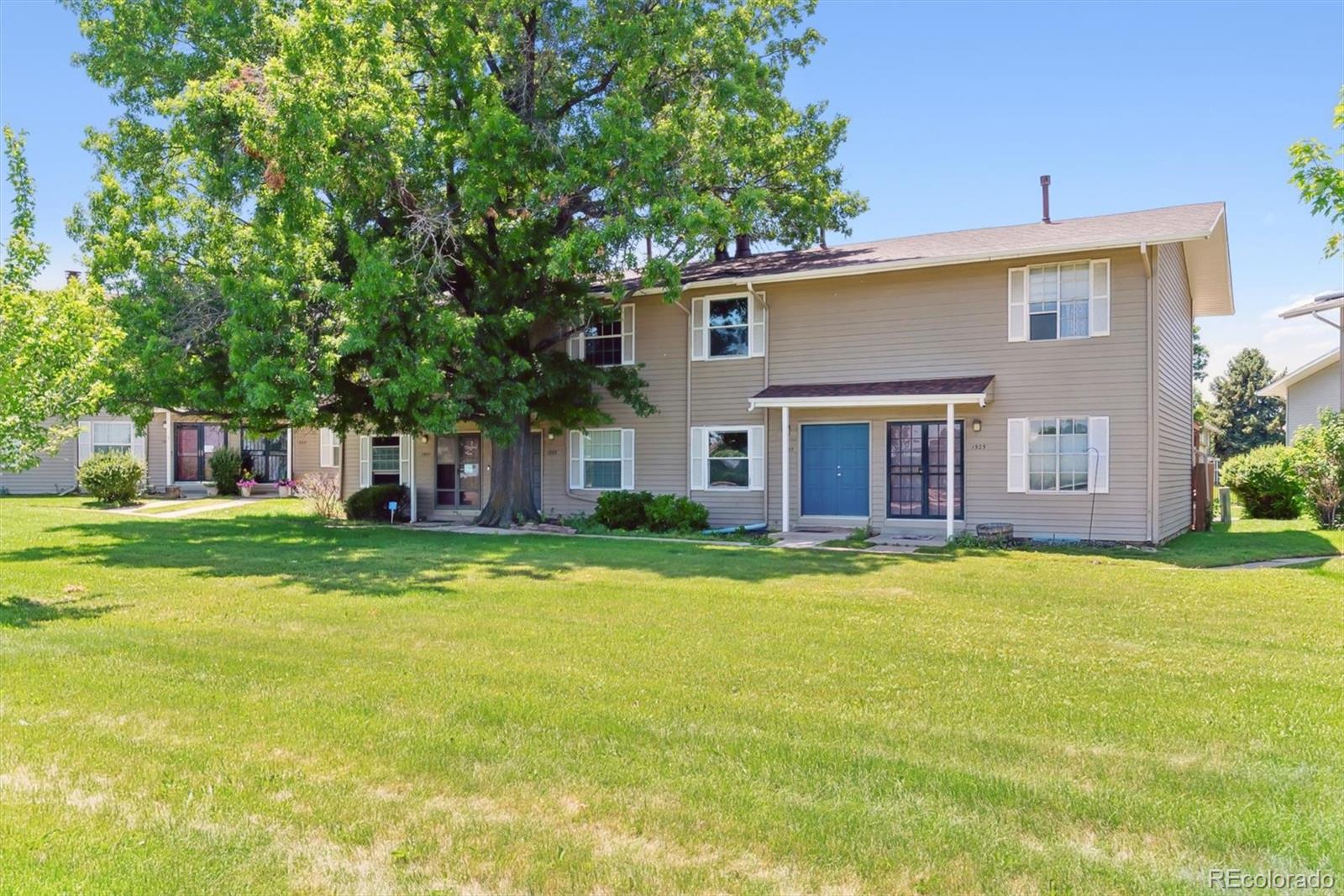 1927 S Peoria Street, aurora MLS: 1693245 Beds: 3 Baths: 3 Price: $369,900