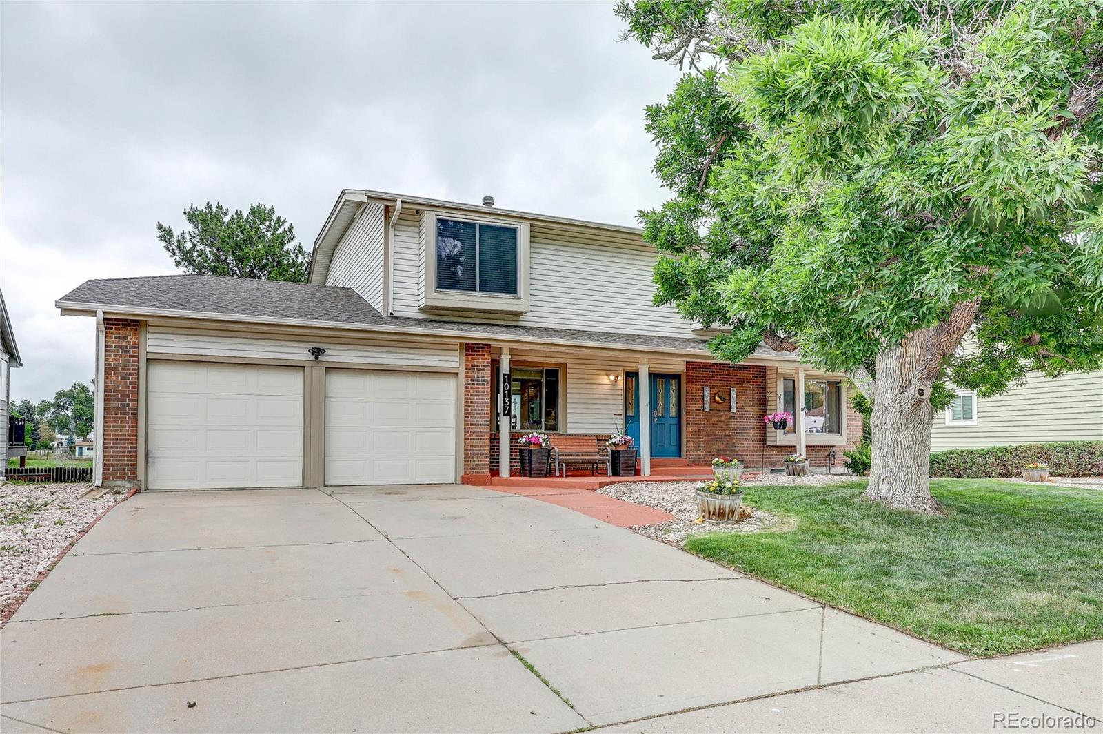 10137 W Berry Drive, littleton MLS: 9369133 Beds: 6 Baths: 4 Price: $725,000