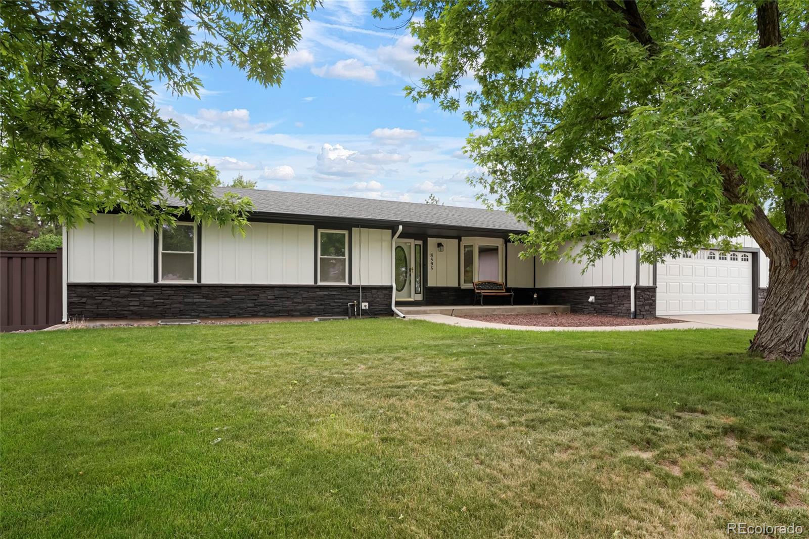 8595 S Yarrow Street, littleton MLS: 9652795 Beds: 5 Baths: 3 Price: $825,000
