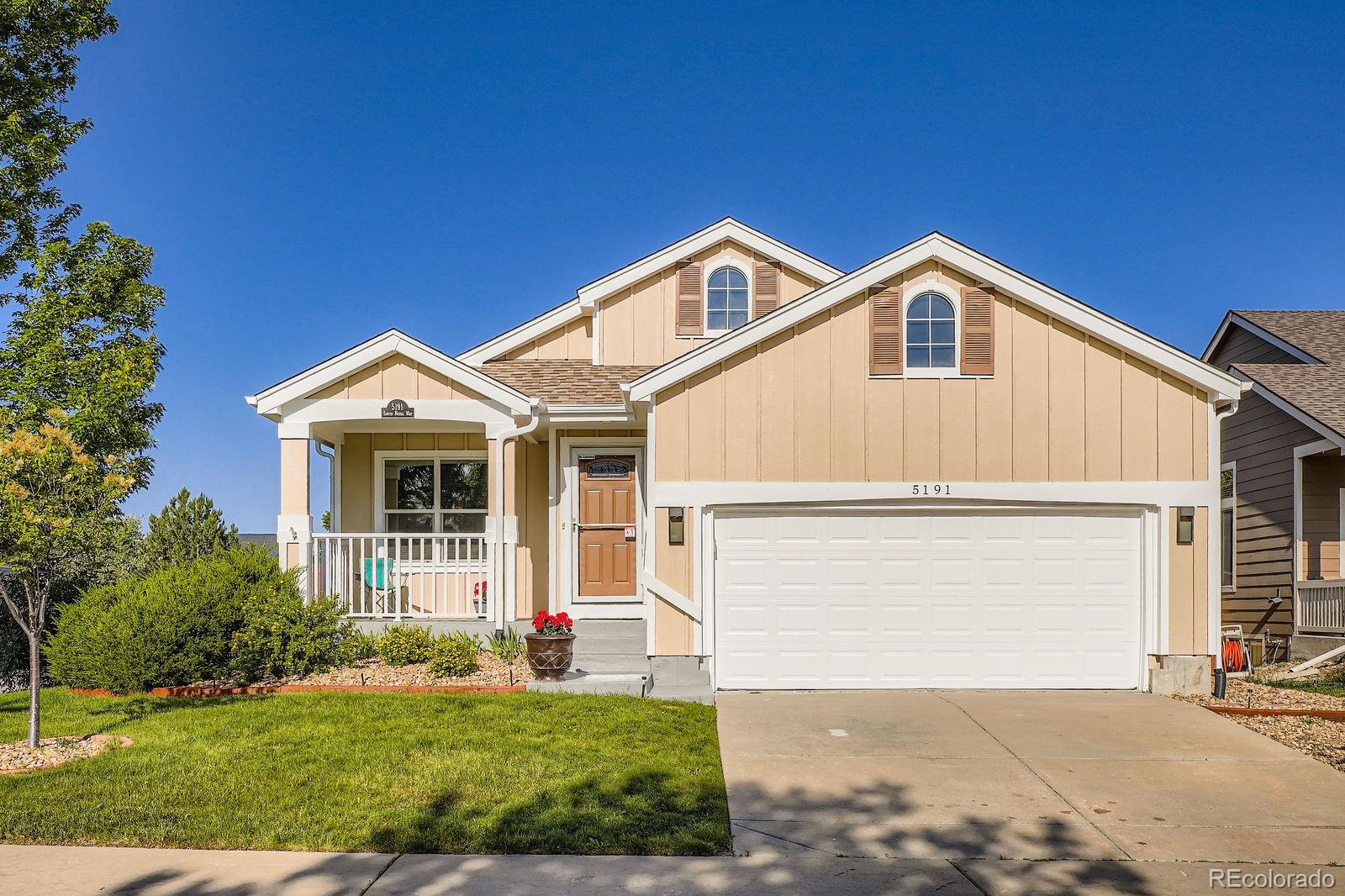 5191 S Nepal Way, centennial MLS: 5583832 Beds: 4 Baths: 3 Price: $568,000