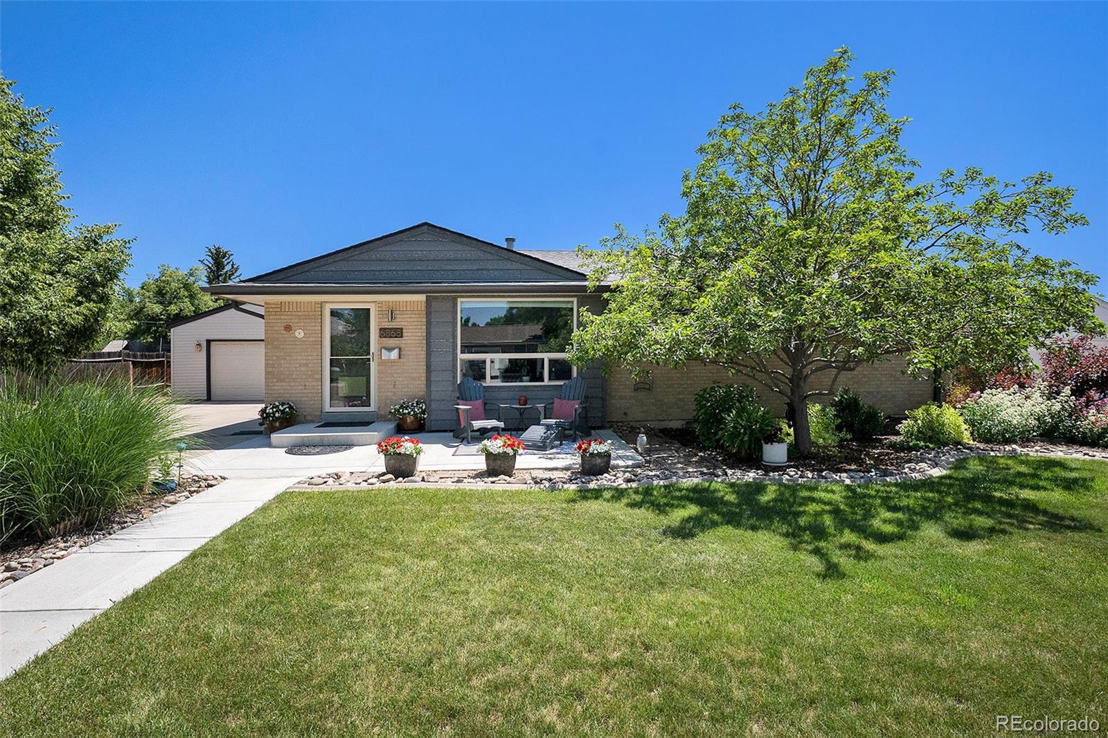 6868 S Birch Way, centennial MLS: 5462114 Beds: 4 Baths: 2 Price: $600,000