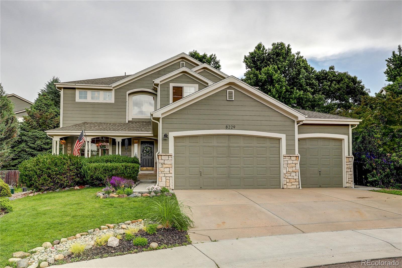 8229  Cottongrass Court, castle pines MLS: 8878299 Beds: 4 Baths: 4 Price: $850,000