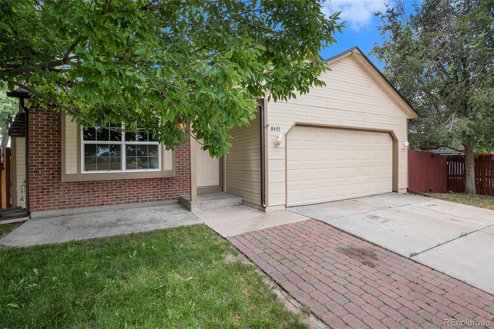 8401  Sandreed Circle, parker MLS: 8805547 Beds: 4 Baths: 2 Price: $490,000