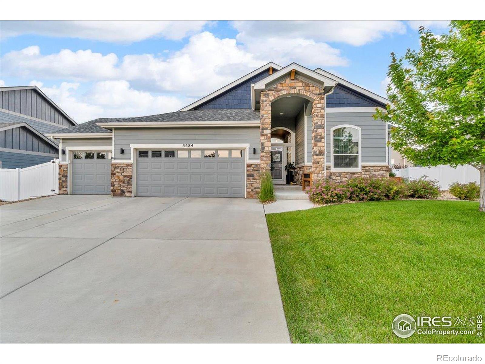 5584  Chantry Drive, windsor MLS: 4567891037115 Beds: 4 Baths: 3 Price: $700,000