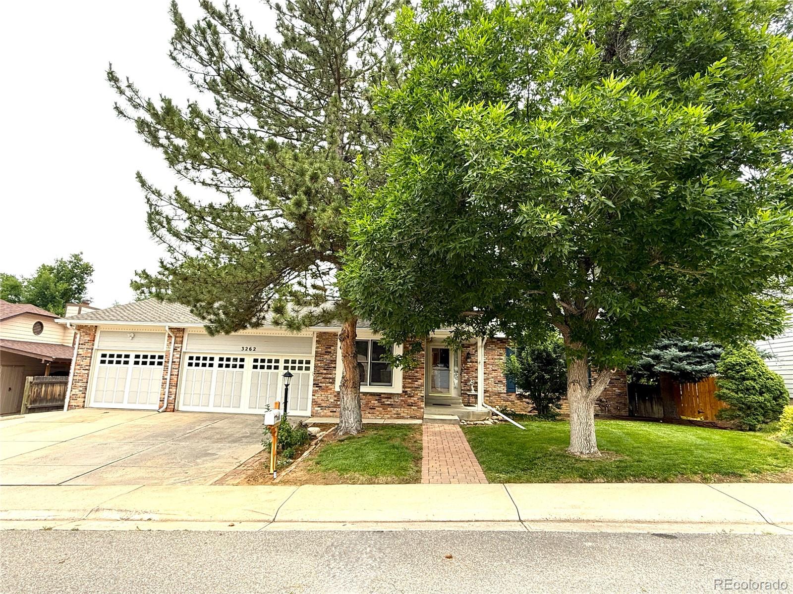 3262 S Salida Way, aurora MLS: 8246805 Beds: 5 Baths: 4 Price: $624,900