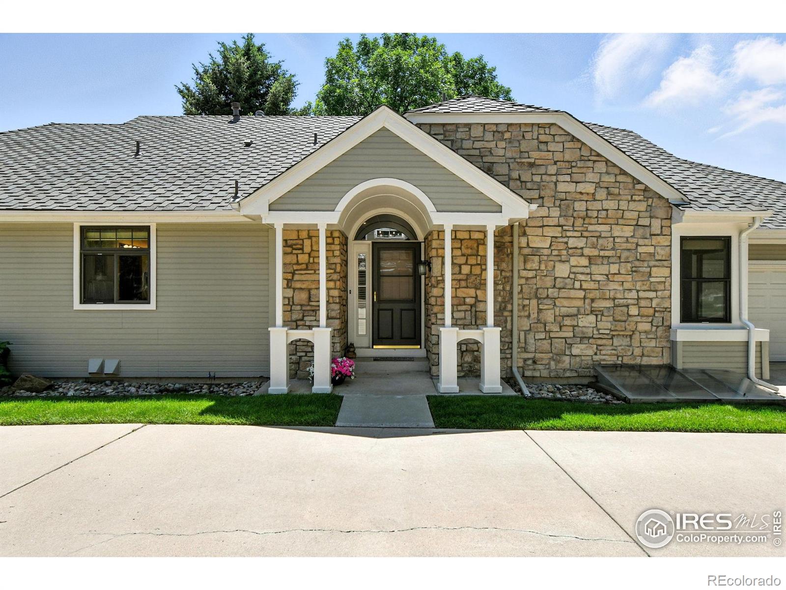 203  Springs Drive, louisville MLS: 4567891037256 Beds: 4 Baths: 3 Price: $975,000