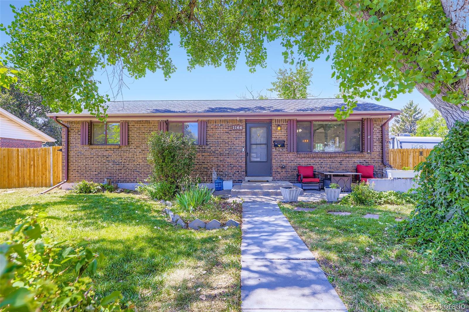 1166 W 98th Avenue, northglenn MLS: 9393010 Beds: 4 Baths: 2 Price: $450,000