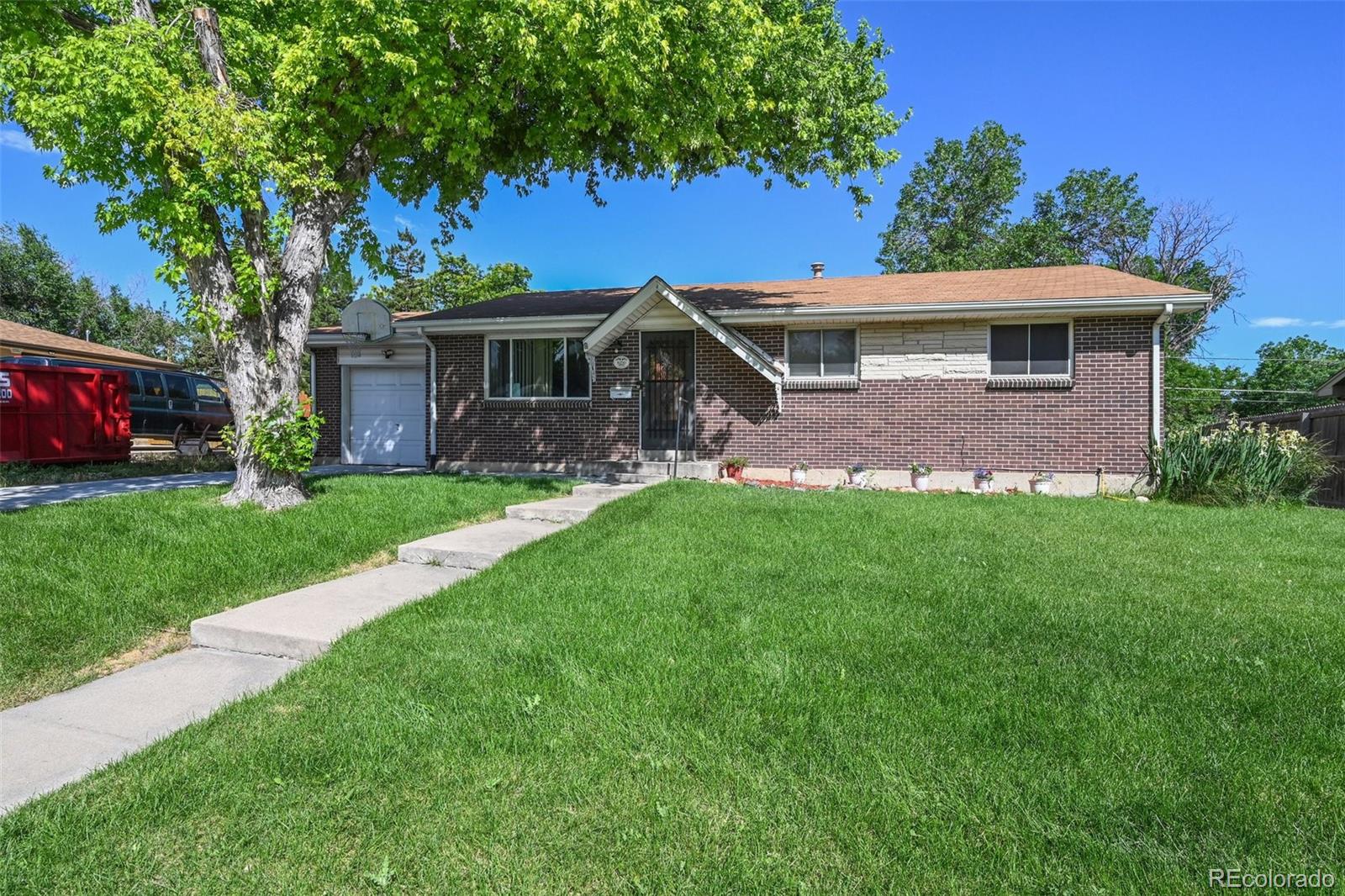 8250  Chase Way, arvada MLS: 8298926 Beds: 5 Baths: 3 Price: $600,000