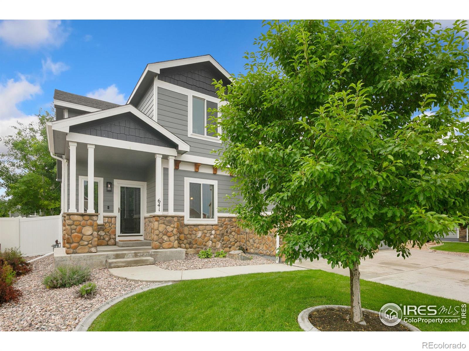 641  Babine Court, windsor MLS: 4567891037357 Beds: 5 Baths: 4 Price: $700,000