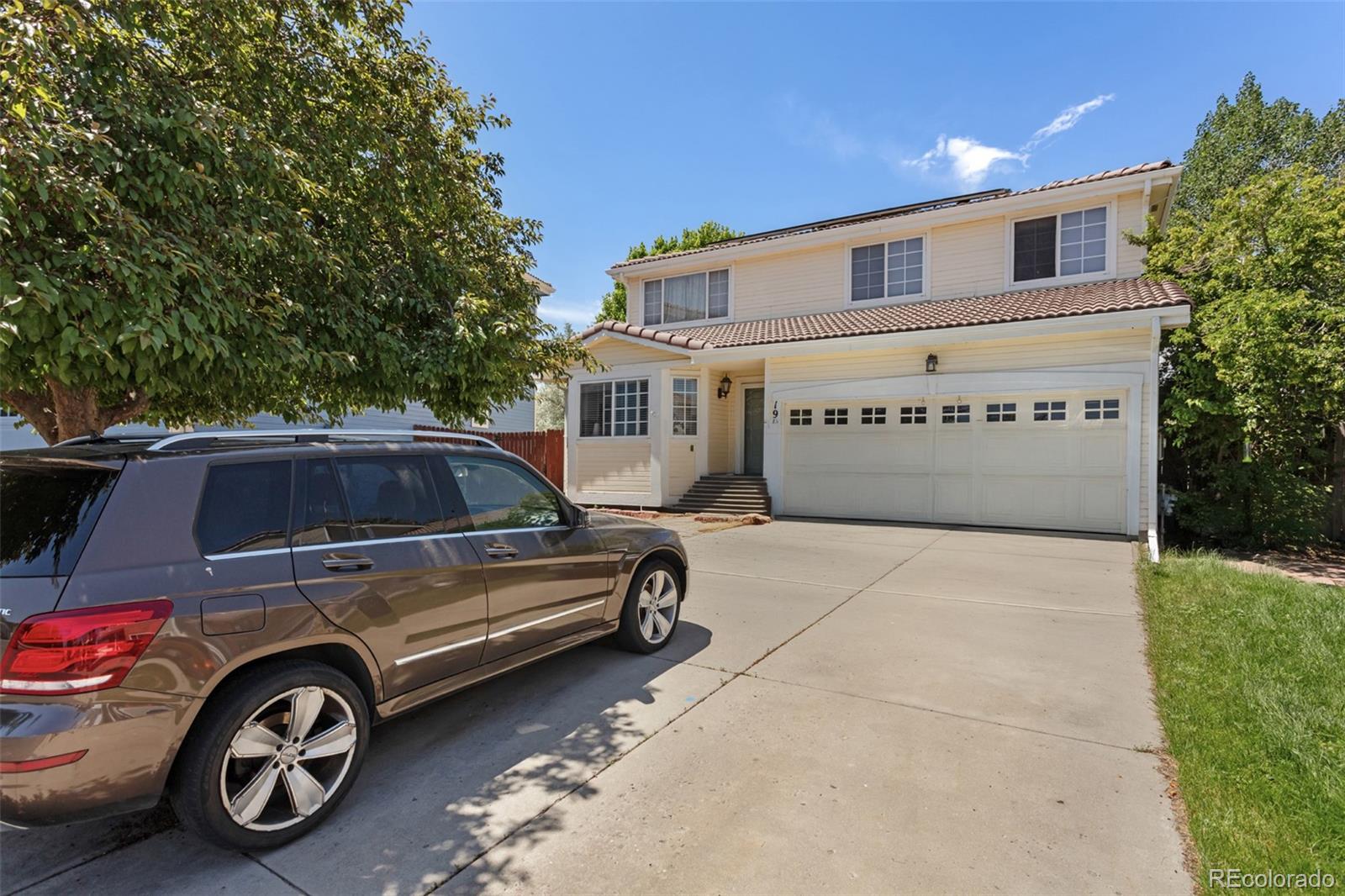 19917  Mitchell Circle, denver MLS: 7948613 Beds: 4 Baths: 4 Price: $525,000
