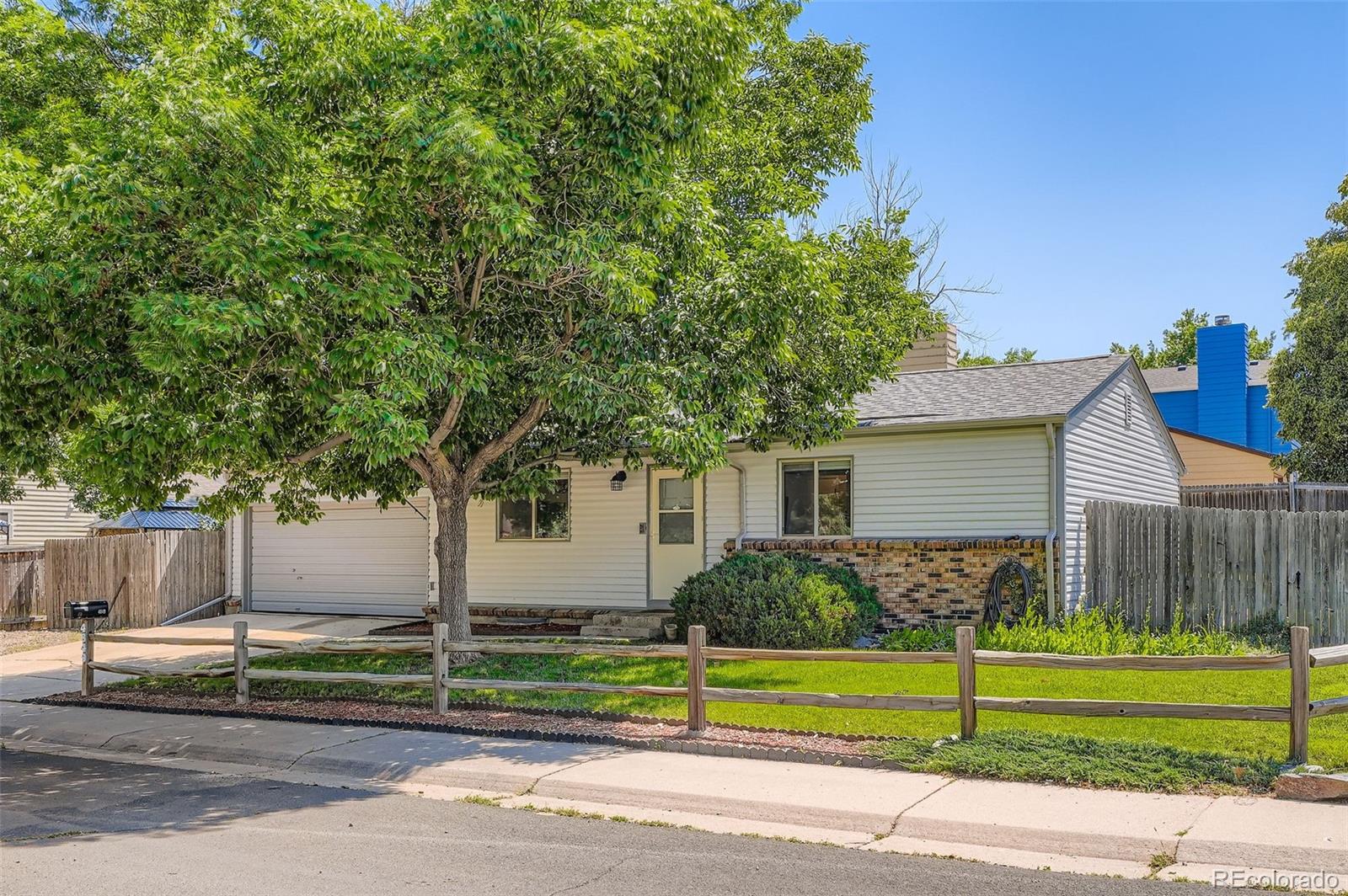 4849 S Pitkin Way, aurora MLS: 6979874 Beds: 4 Baths: 2 Price: $490,000