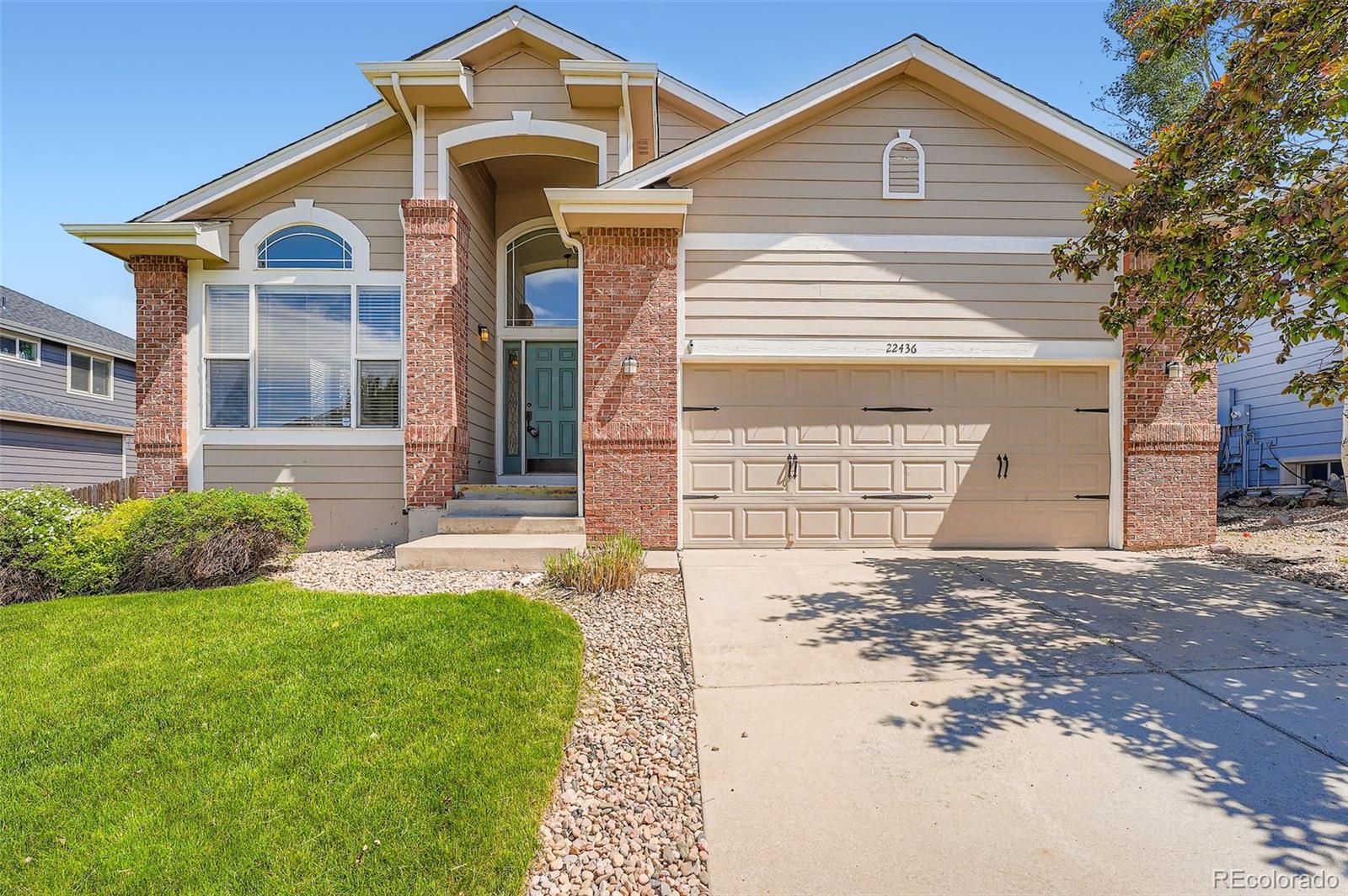 22436 E Maplewood Place, aurora MLS: 4896794 Beds: 4 Baths: 3 Price: $615,000