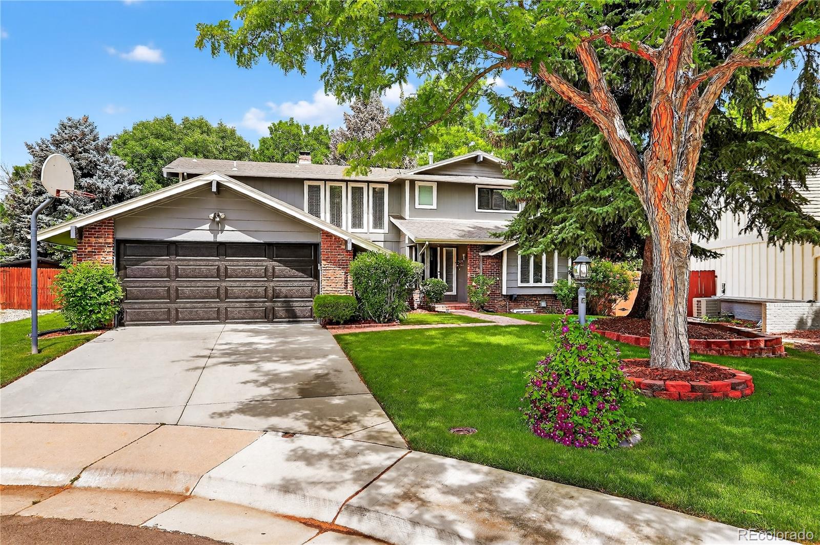 6338 S Oneida Court, centennial MLS: 2560657 Beds: 4 Baths: 3 Price: $939,900