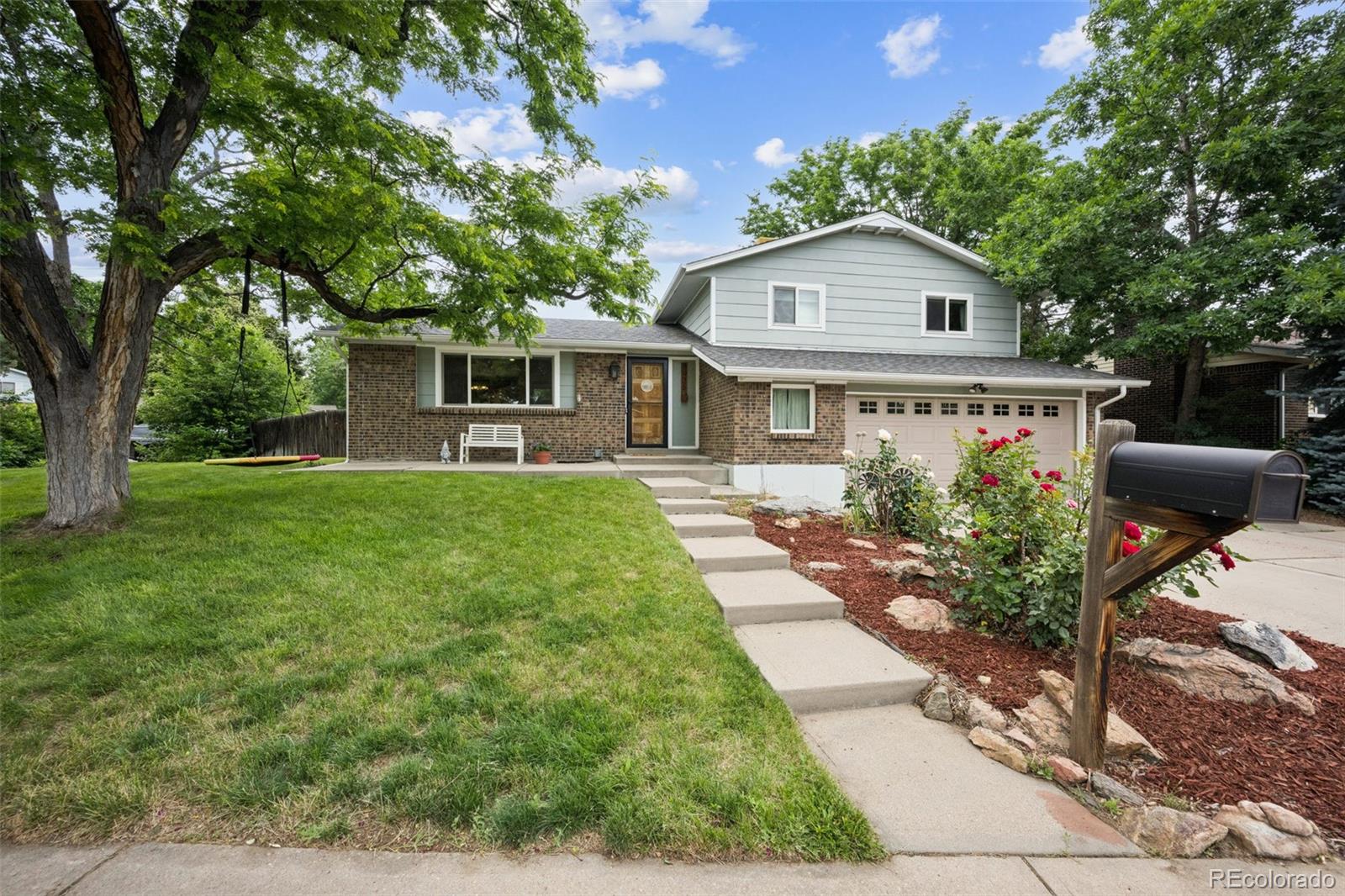 8935 W Swarthmore Drive, littleton MLS: 4276360 Beds: 3 Baths: 3 Price: $640,000