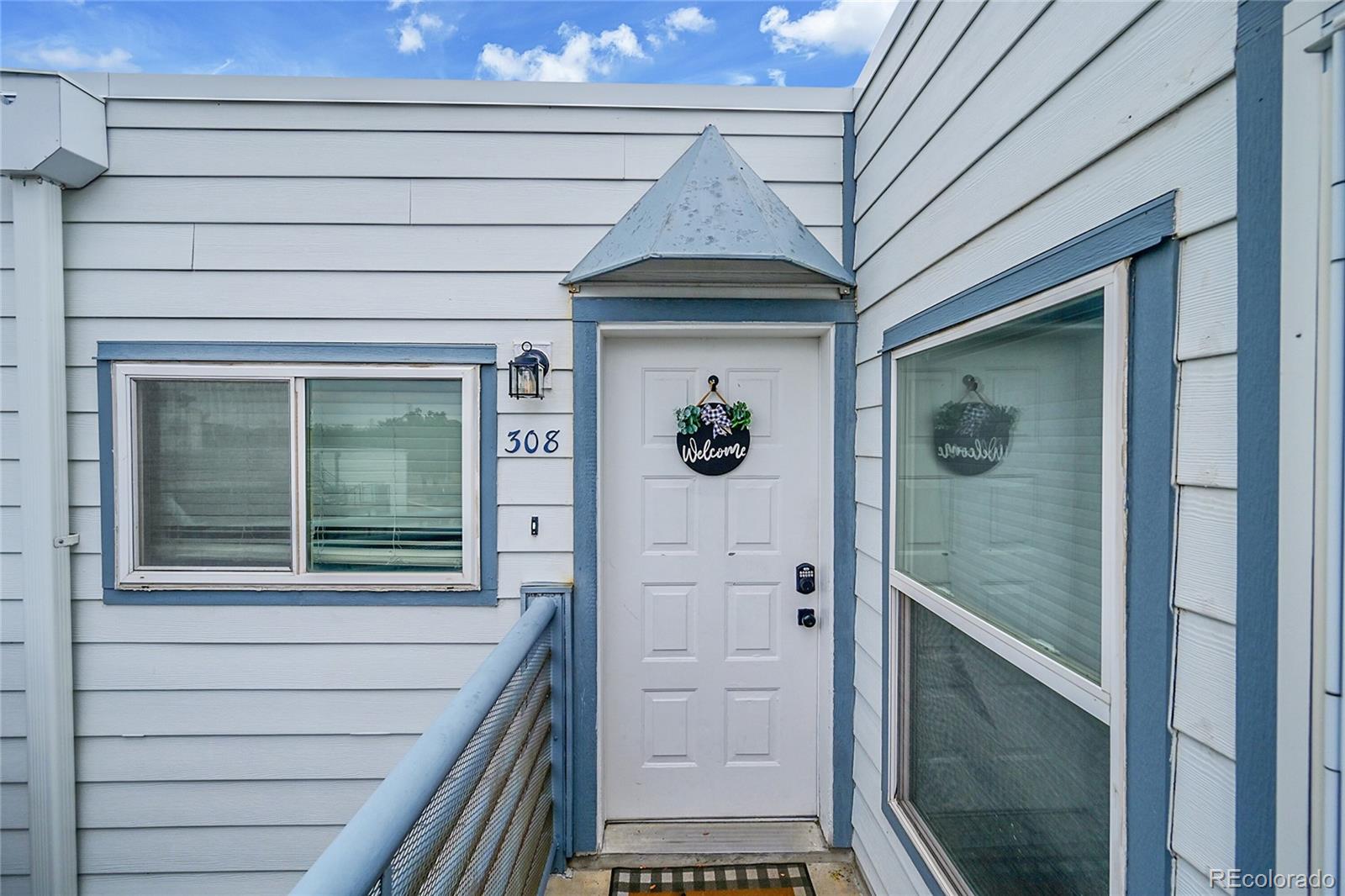 1226 S Monaco Parkway 308, Denver  MLS: 1943640 Beds: 2 Baths: 2 Price: $285,000