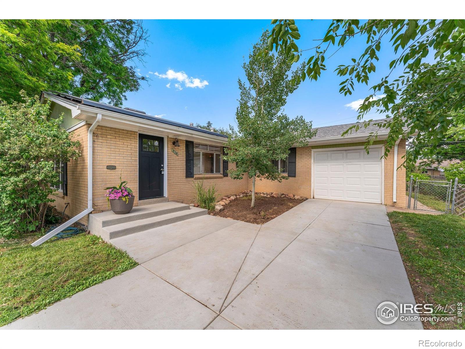 216  Hemlock Street, broomfield MLS: 4567891037534 Beds: 4 Baths: 3 Price: $530,000