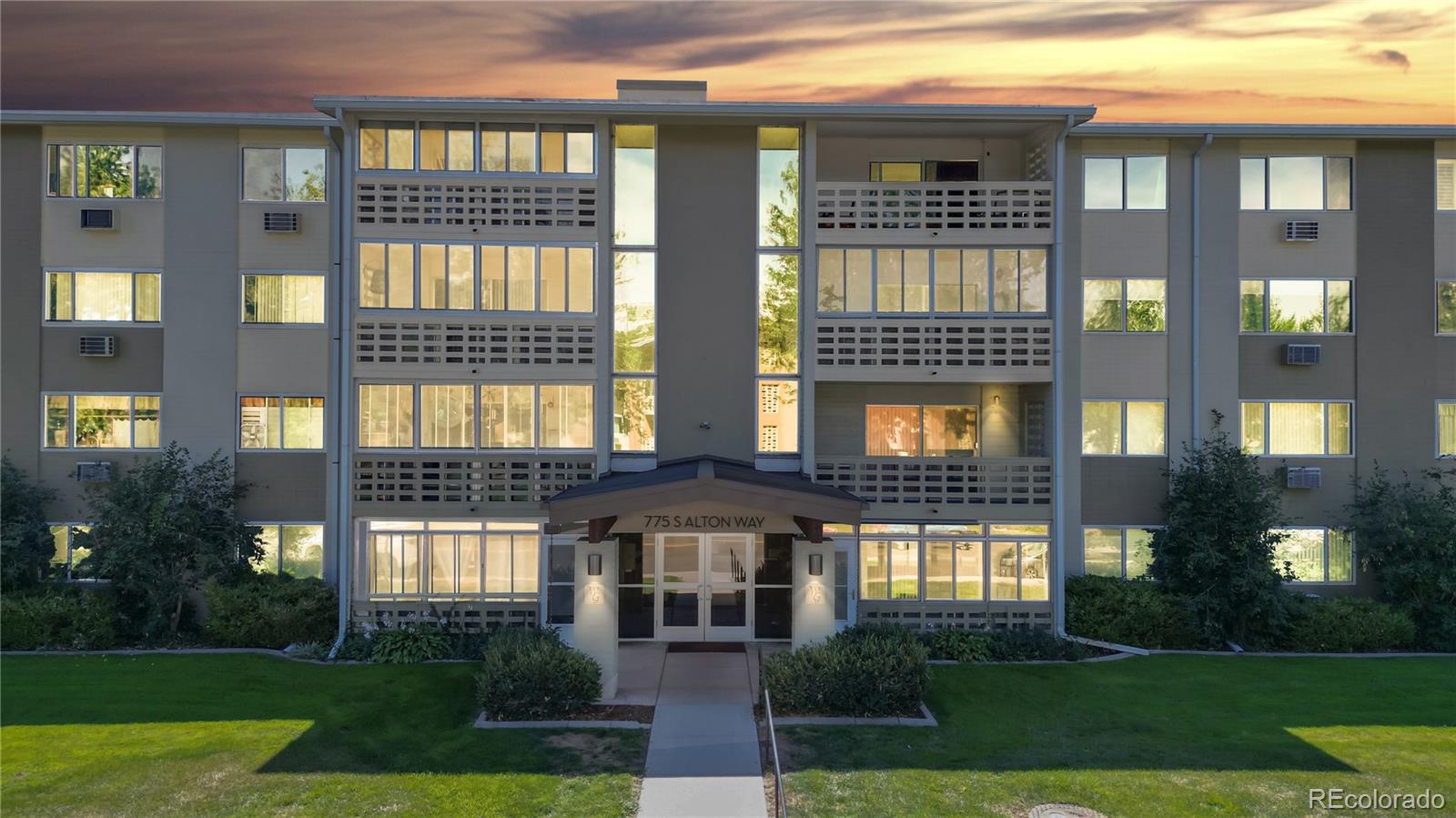 775 S Alton Way 3D, Denver  MLS: 4622258 Beds: 3 Baths: 3 Price: $325,000