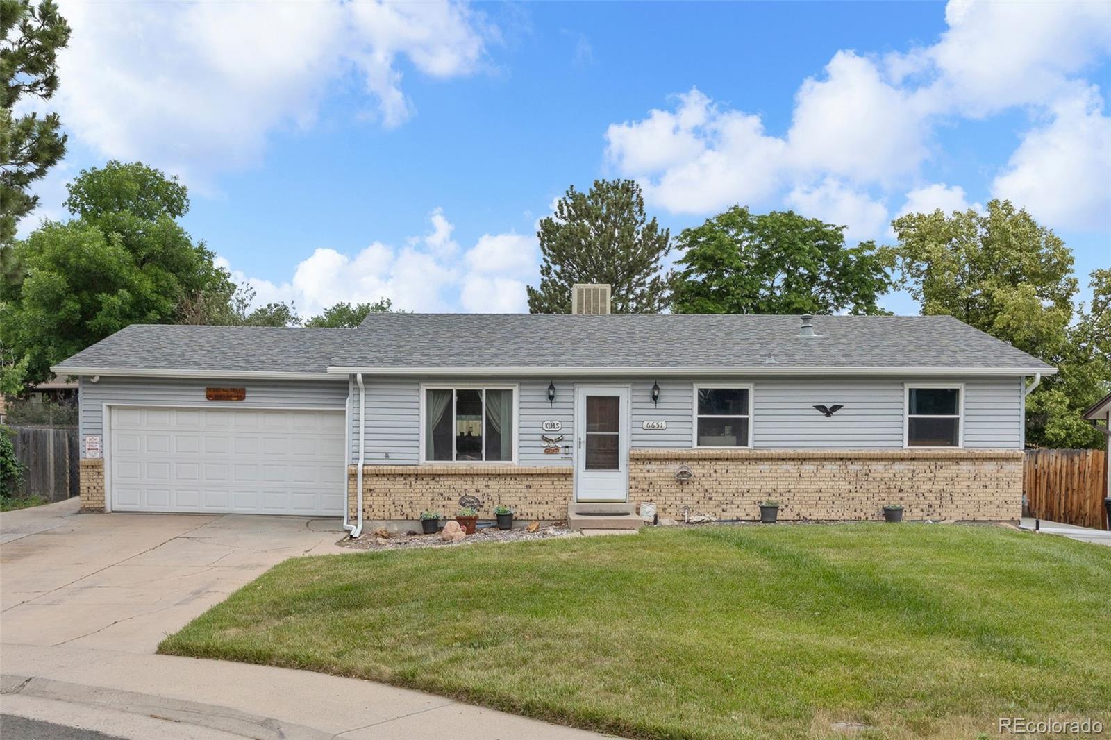 6651 S Dudley Court, littleton MLS: 8511139 Beds: 4 Baths: 2 Price: $595,000