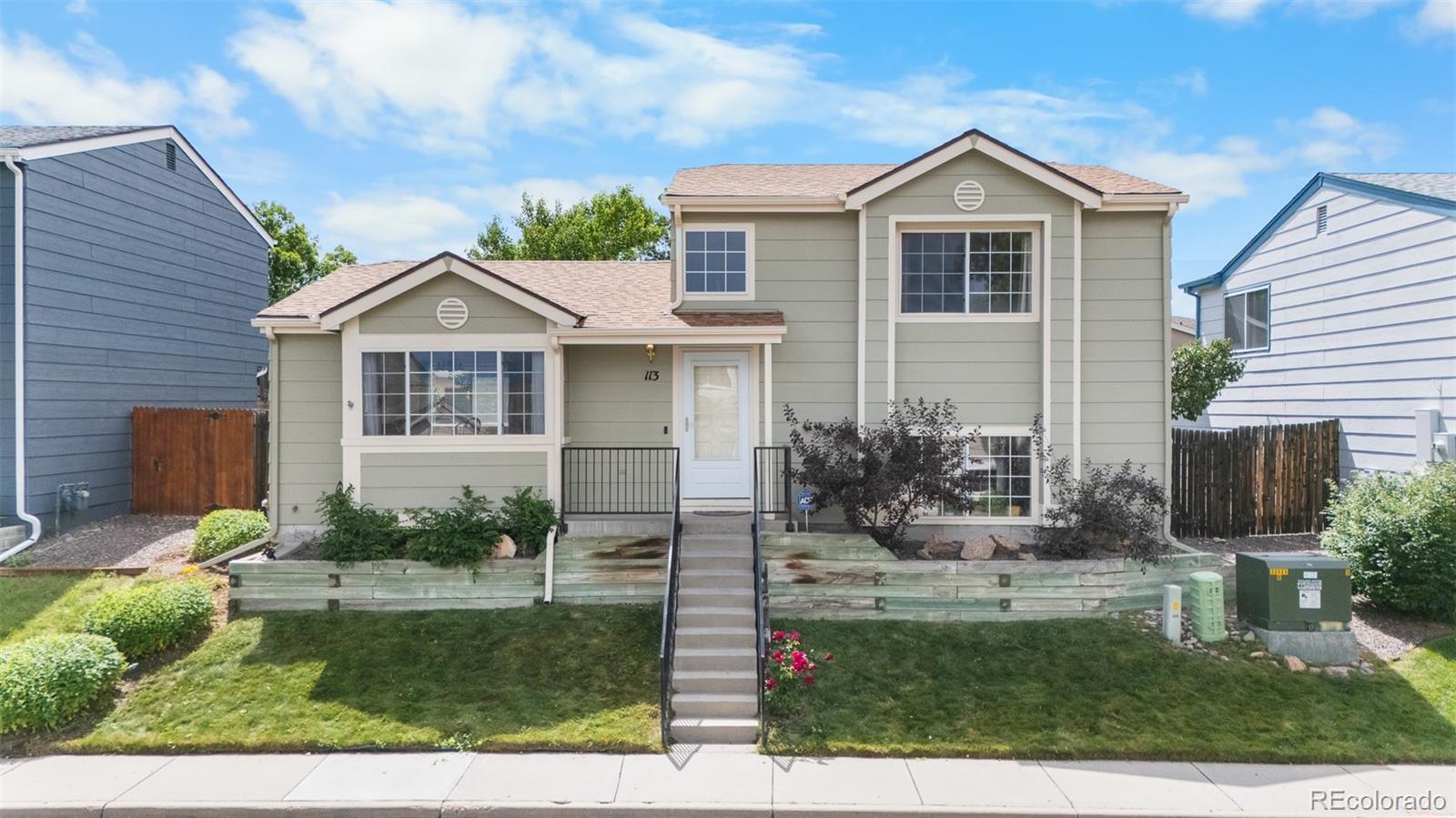 113  Rockaway Avenue, castle rock MLS: 2869889 Beds: 3 Baths: 2 Price: $479,000