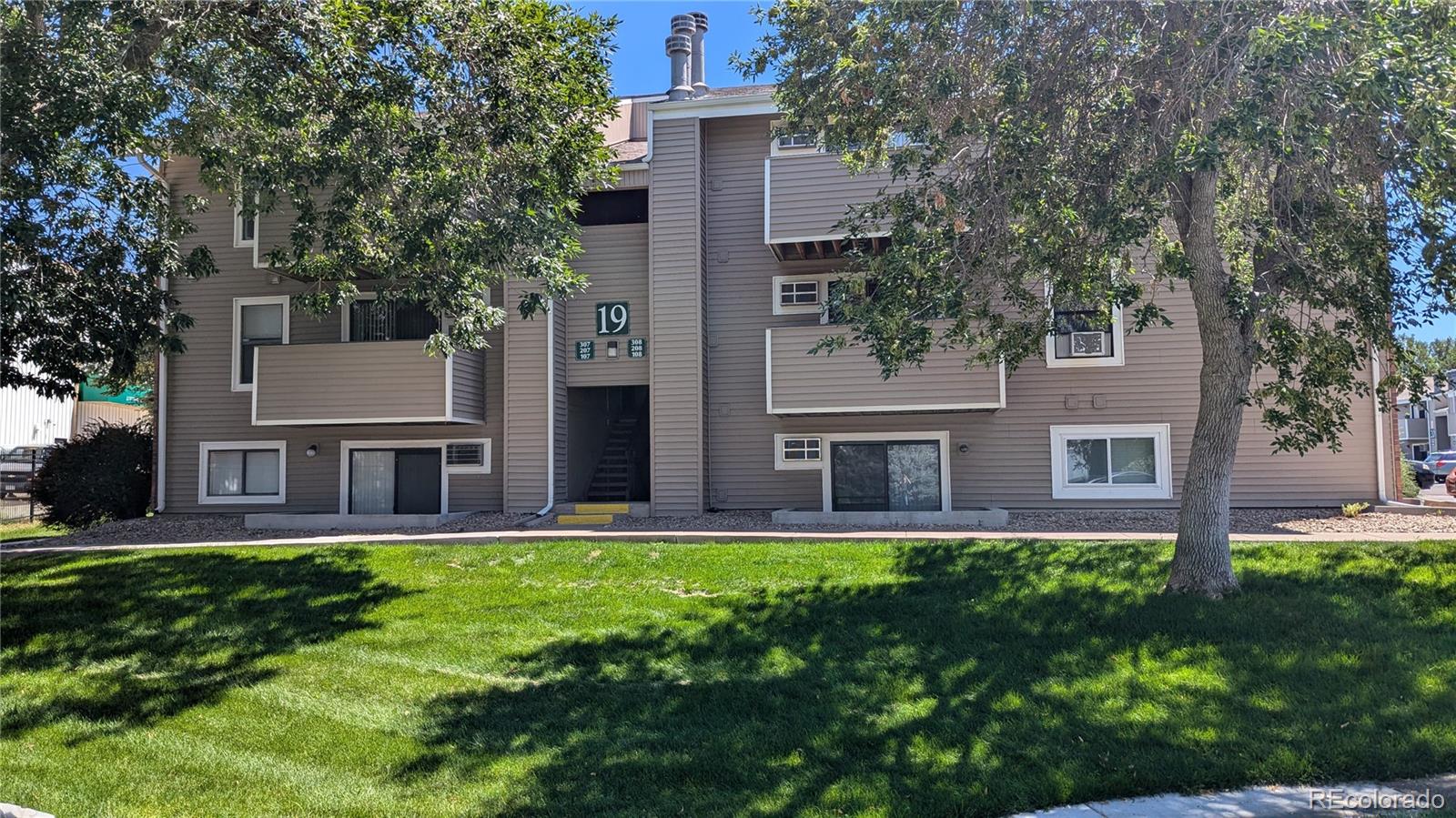10150 E Virginia Avenue 308, Denver  MLS: 2250217 Beds: 2 Baths: 2 Price: $259,000
