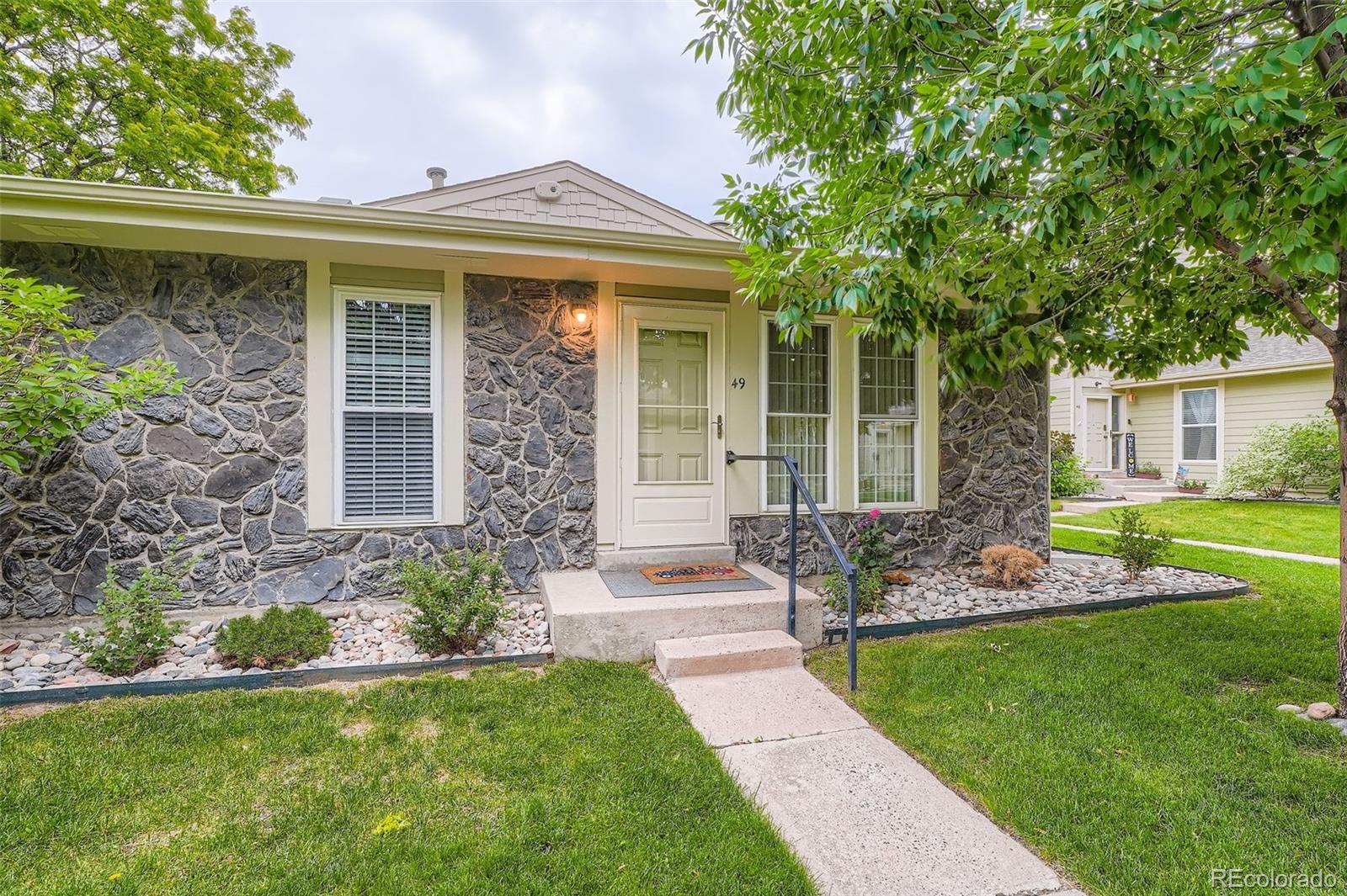 1250 S Monaco Street Parkway, denver MLS: 3952757 Beds: 2 Baths: 1 Price: $275,000