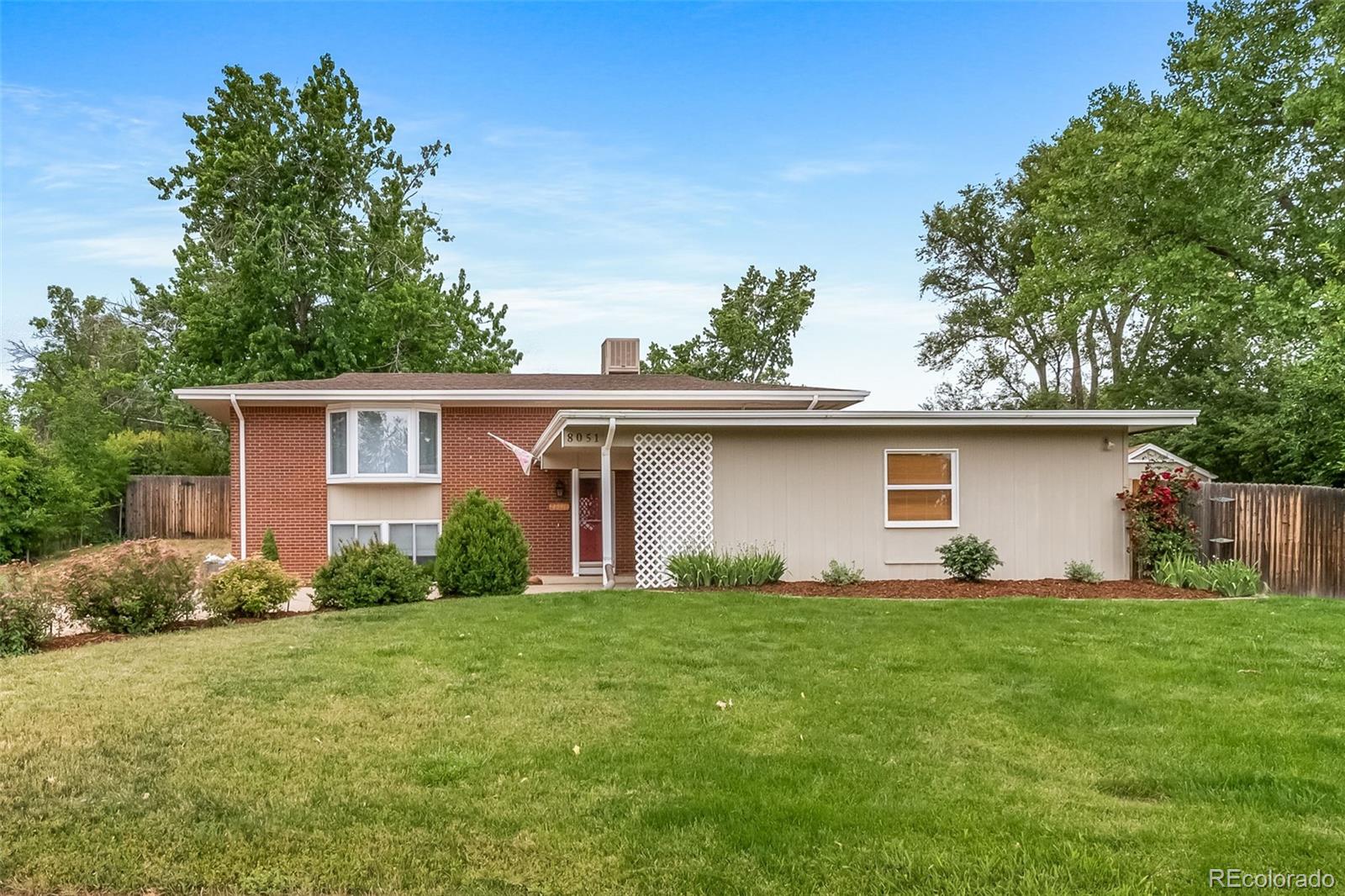 8051 S Kendall Boulevard, littleton MLS: 7346567 Beds: 3 Baths: 2 Price: $585,000