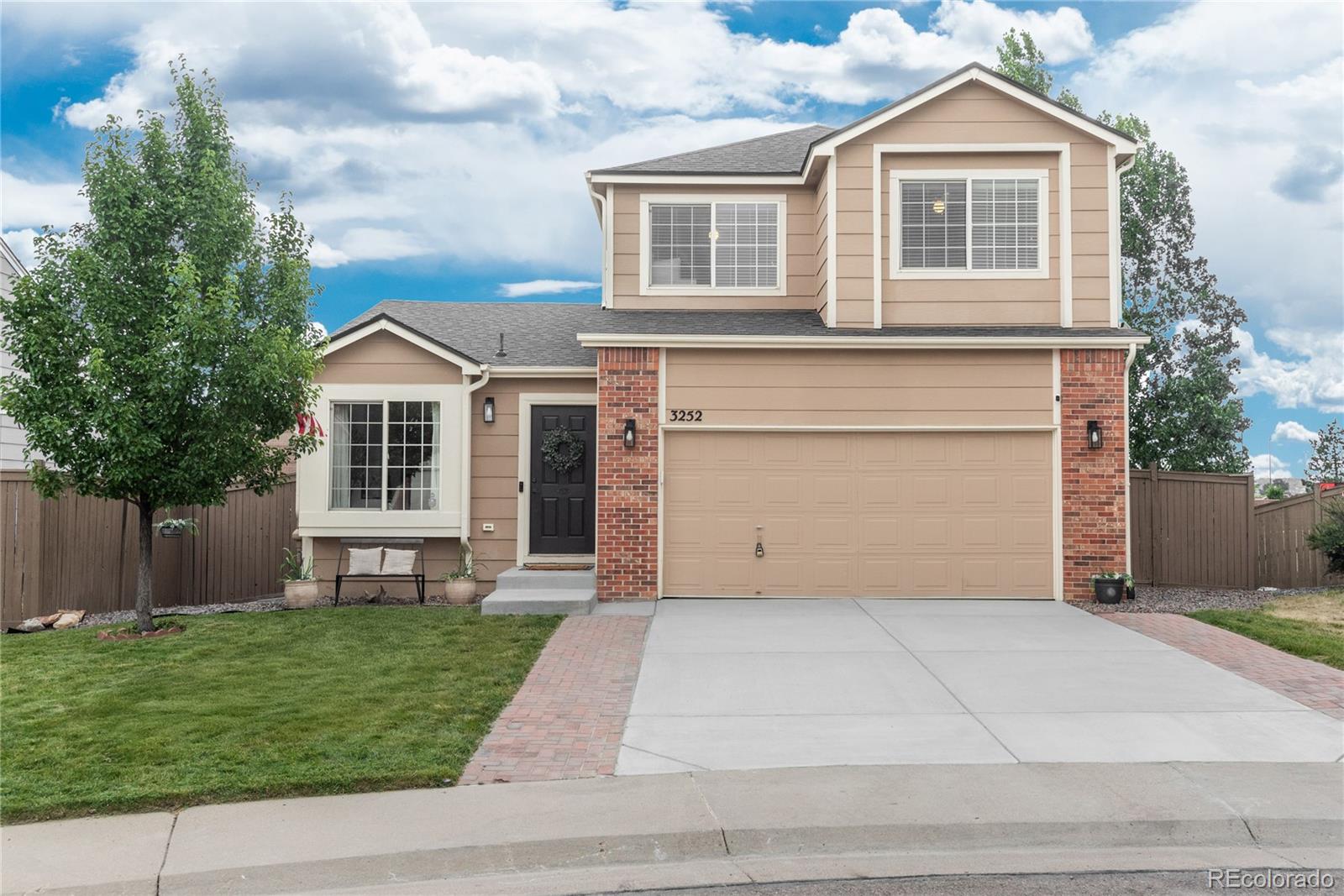 3252  Fernleaf Court, castle rock MLS: 9017166 Beds: 4 Baths: 4 Price: $570,000