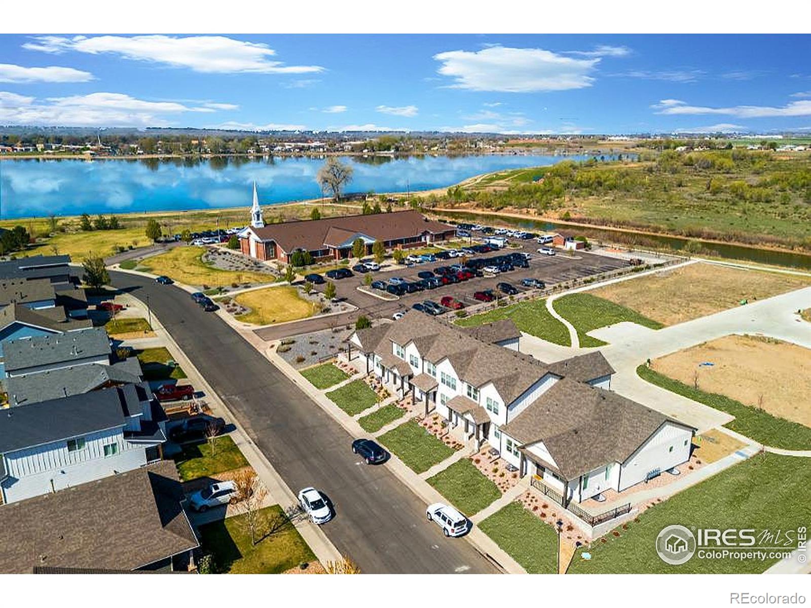 648  Greenspire Drive, windsor MLS: 4567891037714 Beds: 2 Baths: 3 Price: $527,700